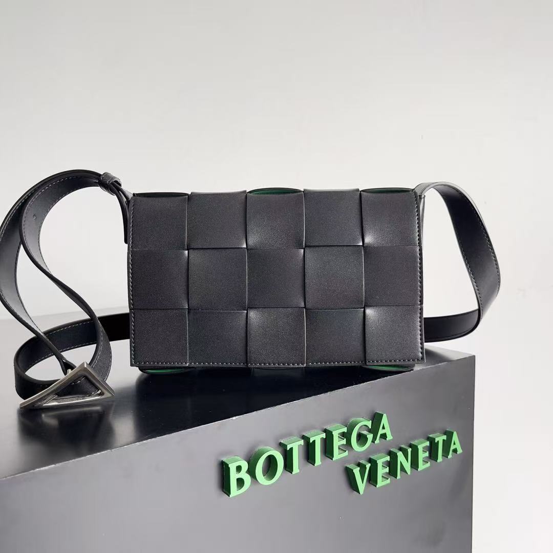 Bottega Veneta Box Shoulder Bag（737950VB1K08480）
