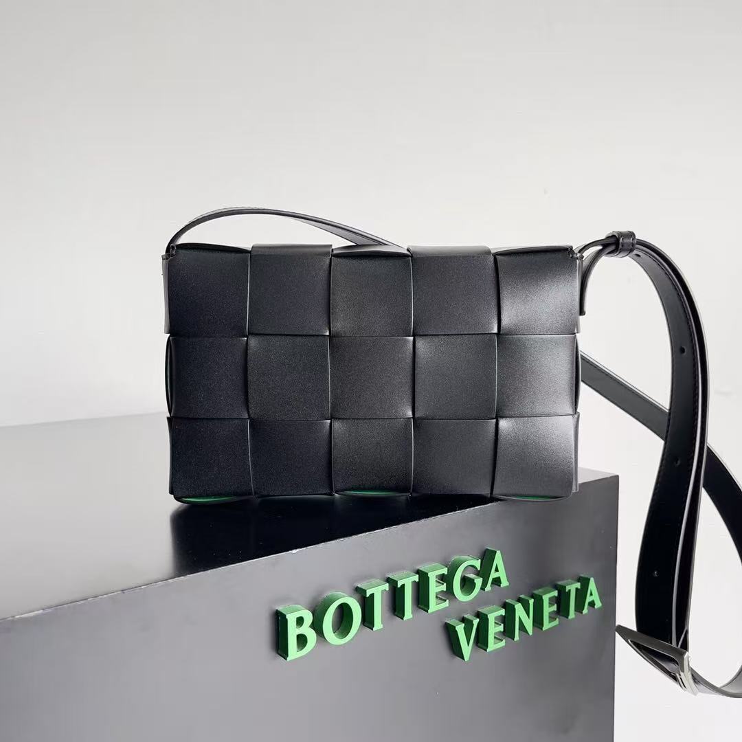 Bottega Veneta Box Shoulder Bag（737950VB1K08480）