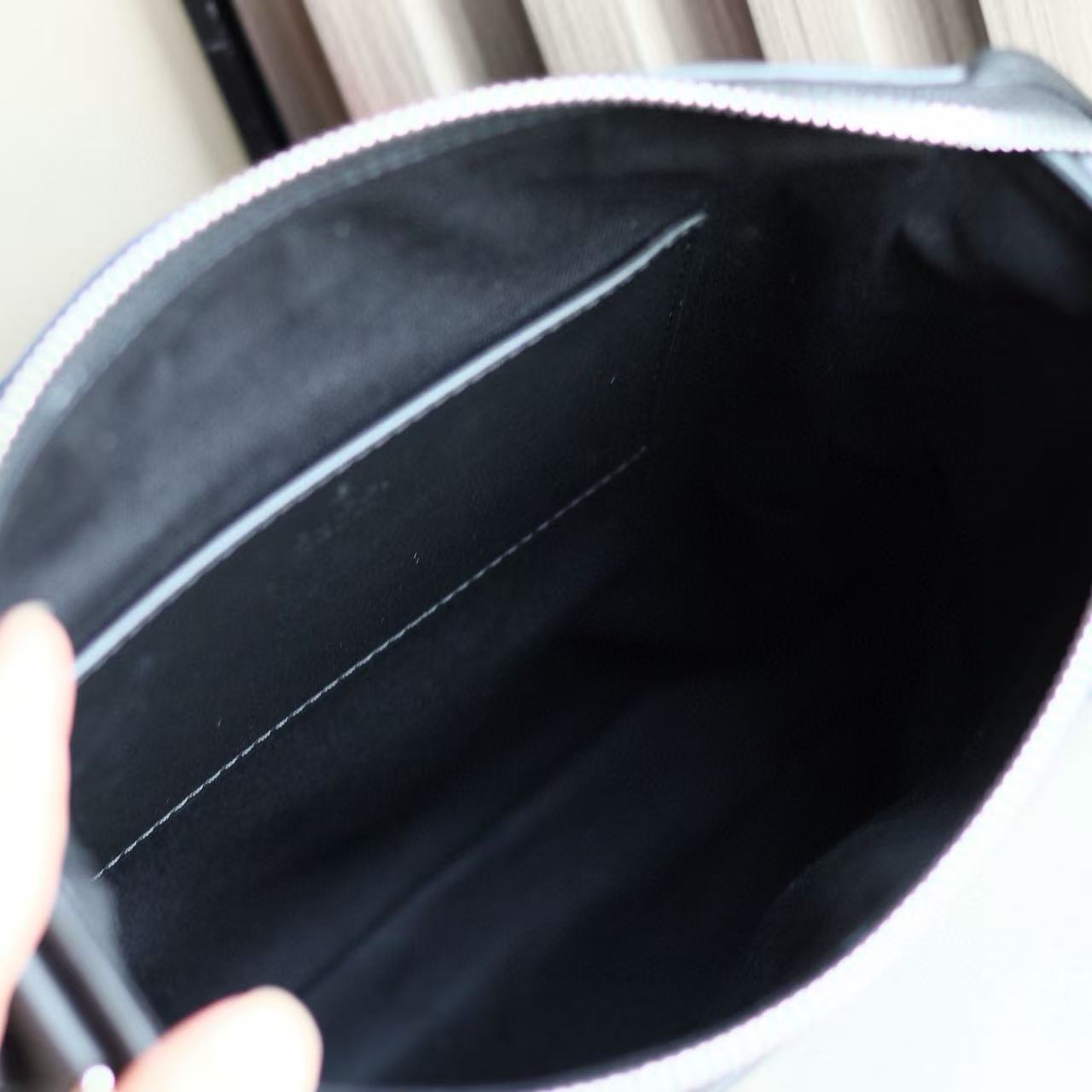 GUCCI GG Black Small Messenger Bag (792082-FADJA-1042)