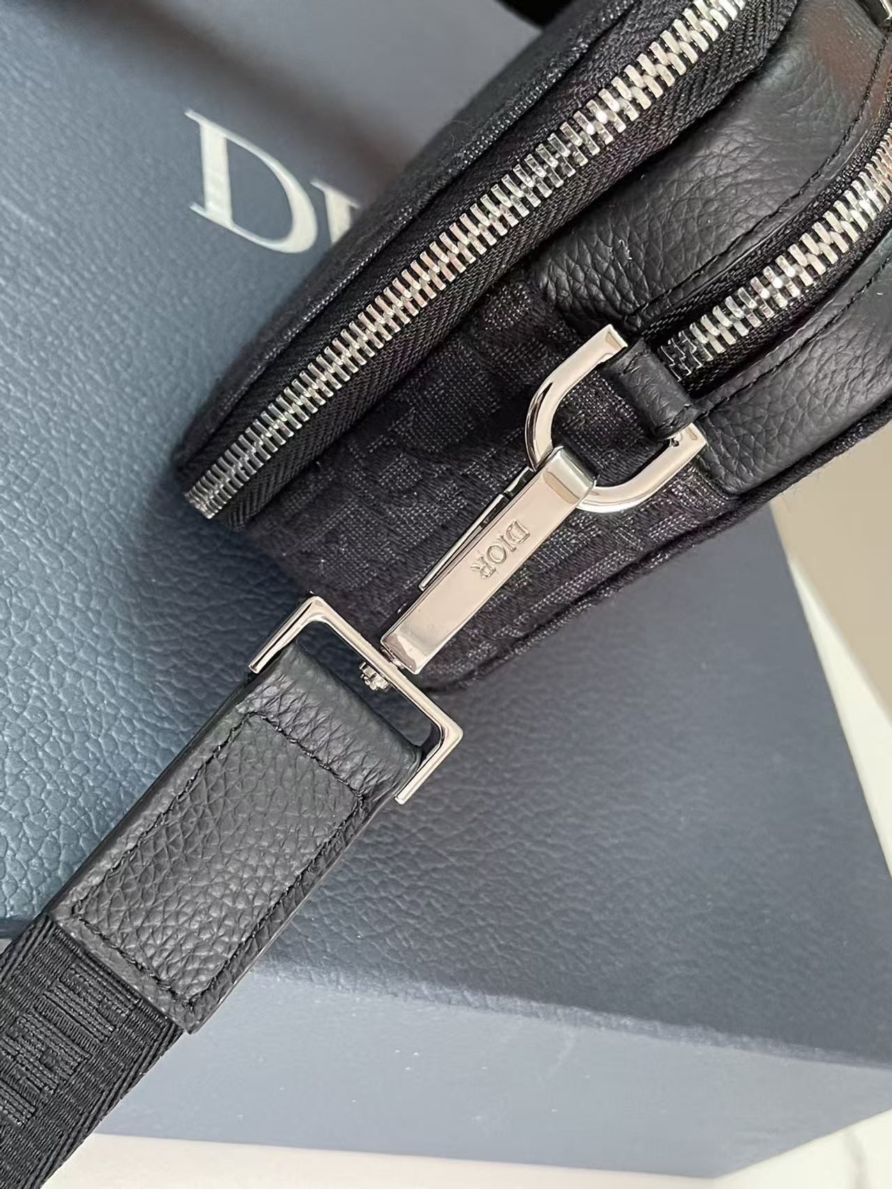 Dior Zip pouch with strap Dior Oblique Jacquard（2OBBC119YSE-H05E）