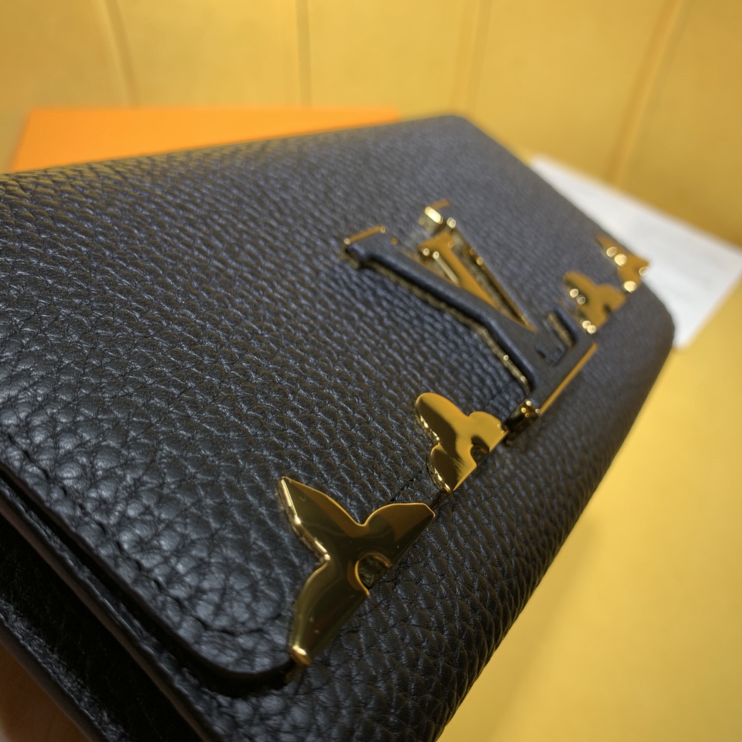 LOUIS VUITTON Capucines Portefeuille  (M64551）