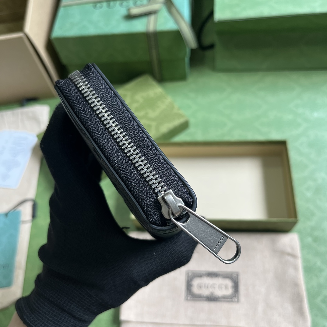 GUCCI Logo Embossed Zip-Around Wallet (739482AABY01000)