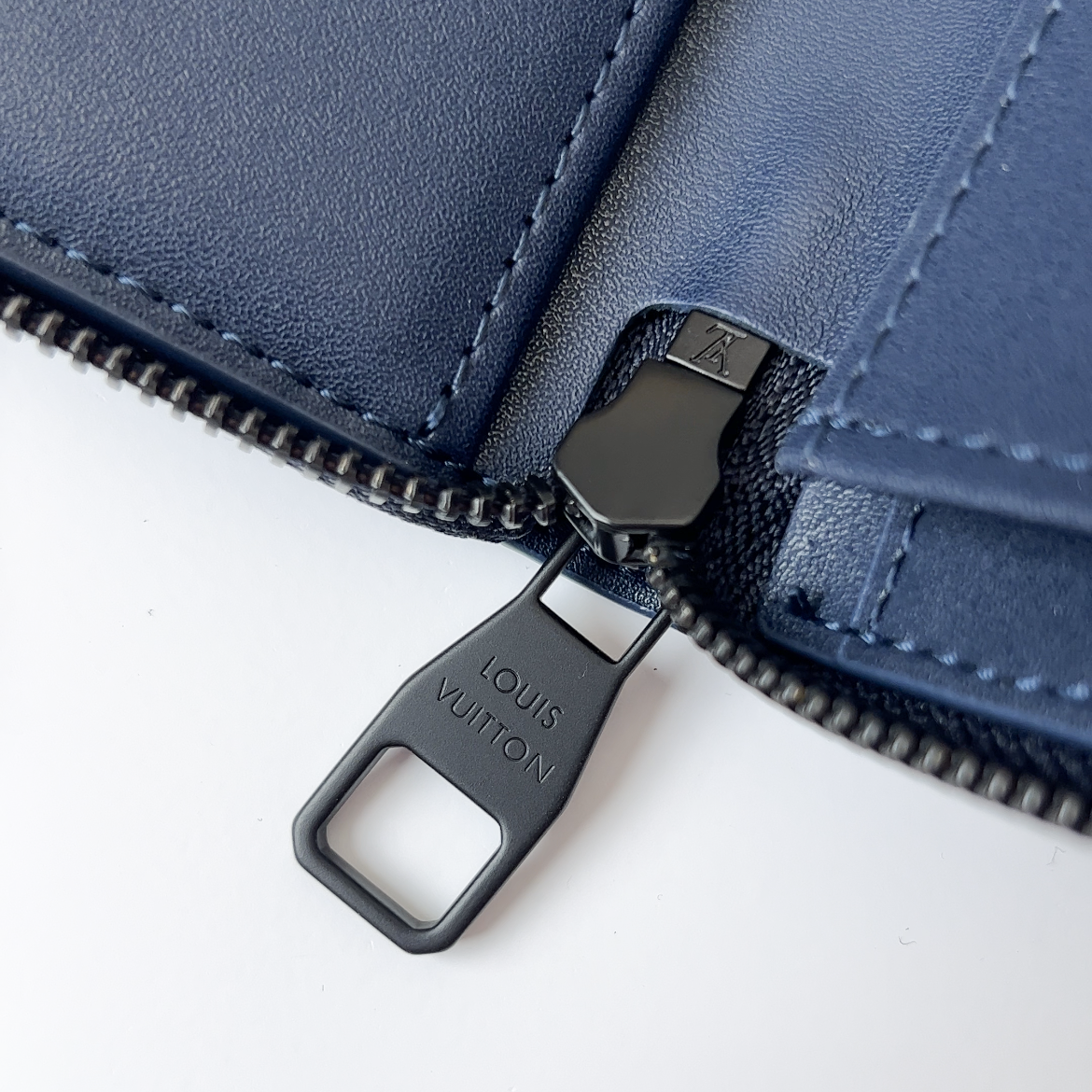 Louis Vuitton  Zippy Wallet Vertical（M11523）