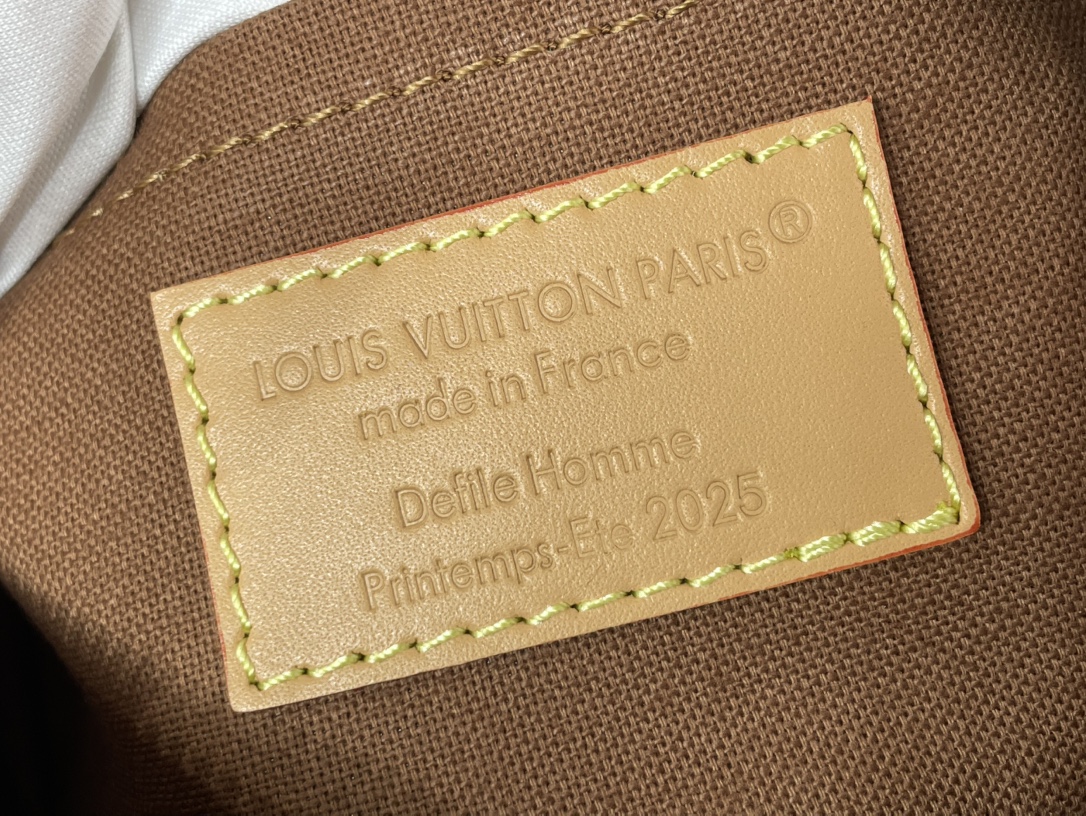 Louis Vuitton Shoulder Bag  (M26020）