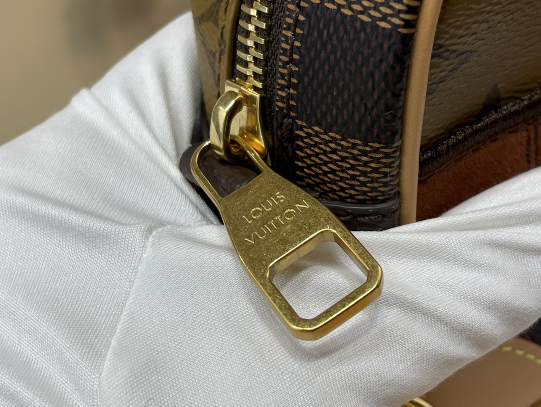Louis Vuitton Shoulder Bag  (M26020）