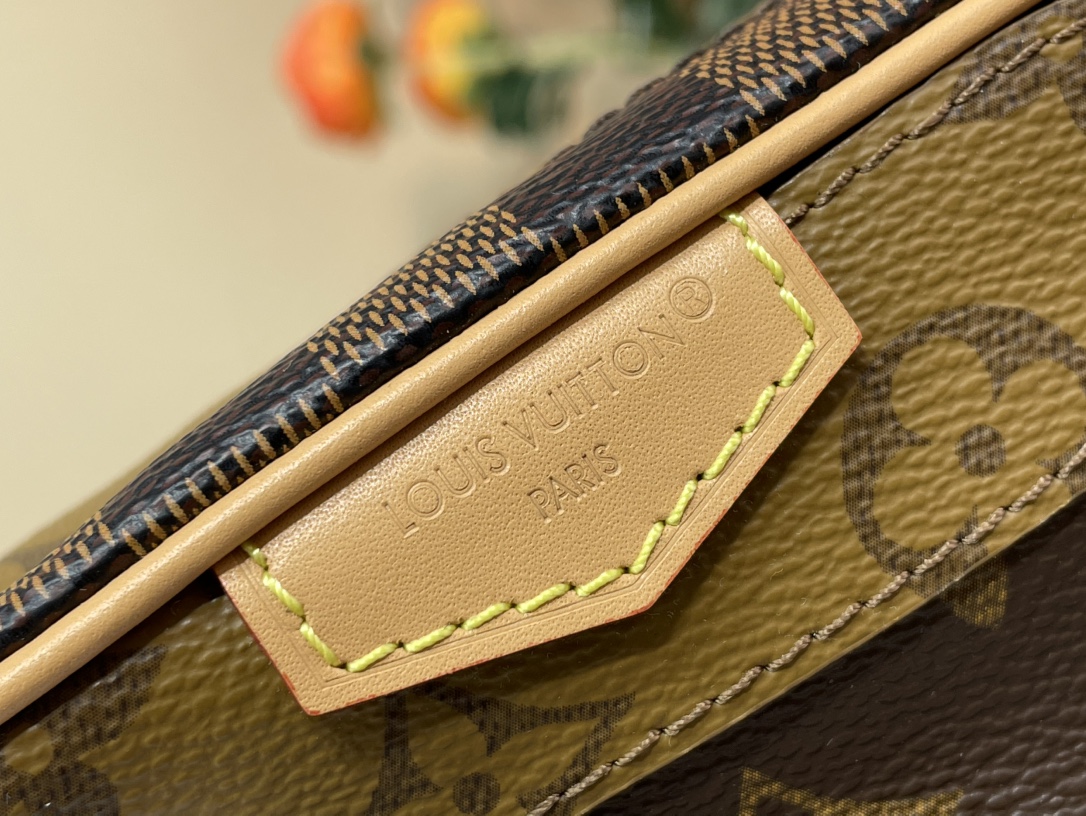 Louis Vuitton Shoulder Bag  (M26020）