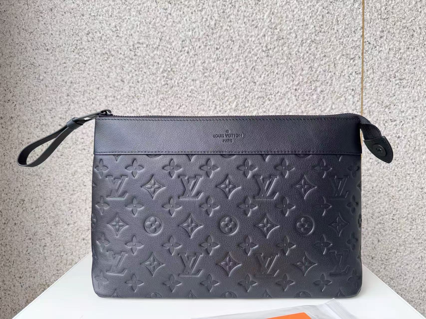 Louis Vuitton clutch/second bag M82545 (black)（M82545）