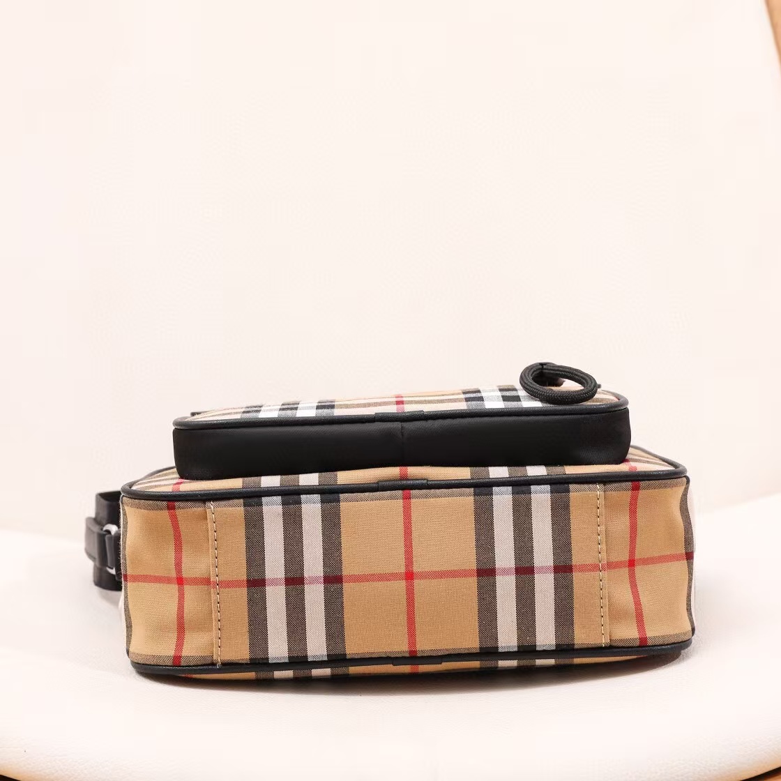BURBERRY Vintage Check Men's Shoulder Bag / Crossbody Bag（8010152）