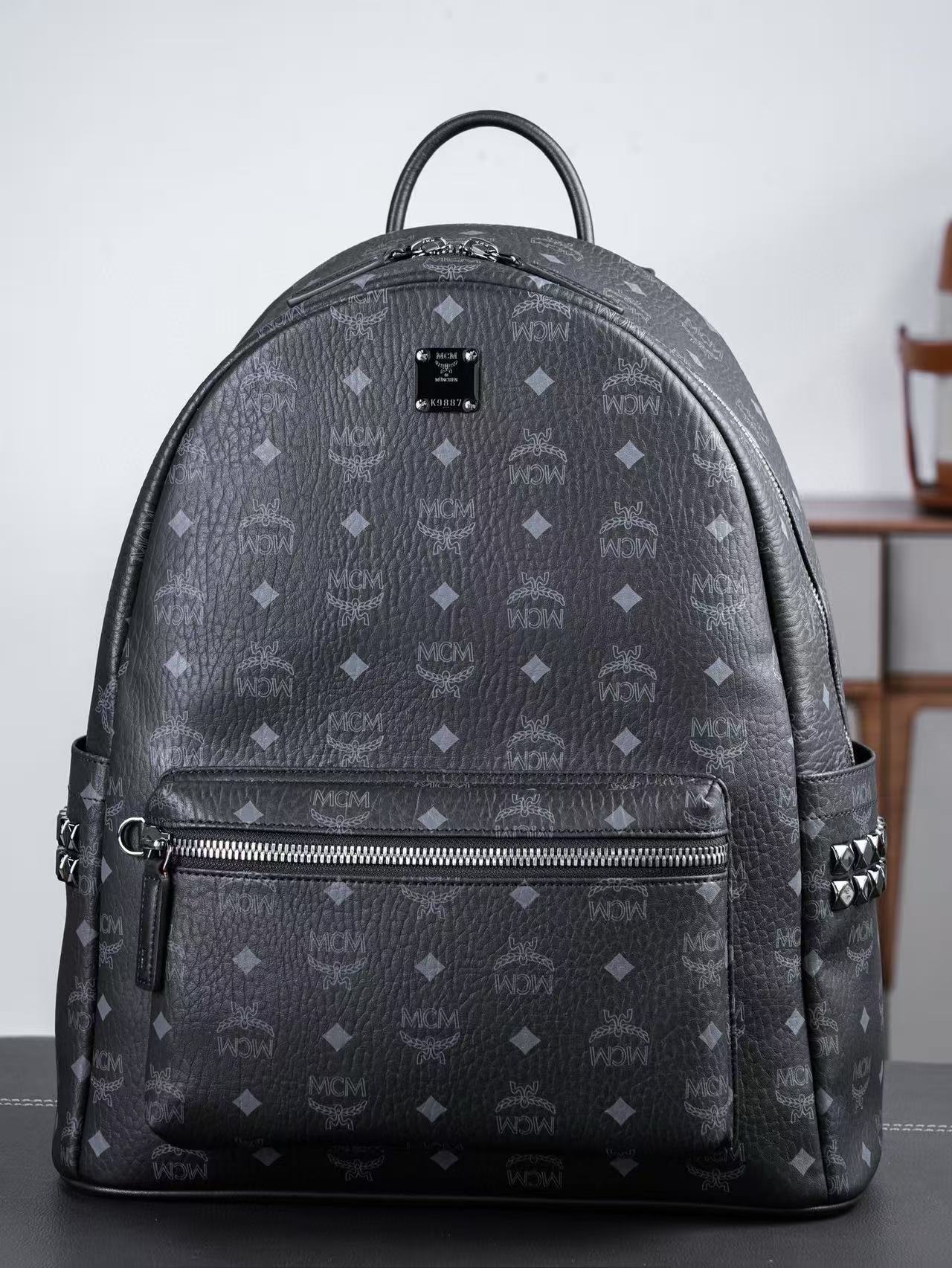 MCM MMKAAVE09BK001 Stark Side Stud Backpack（MMKAAVE09BK001）