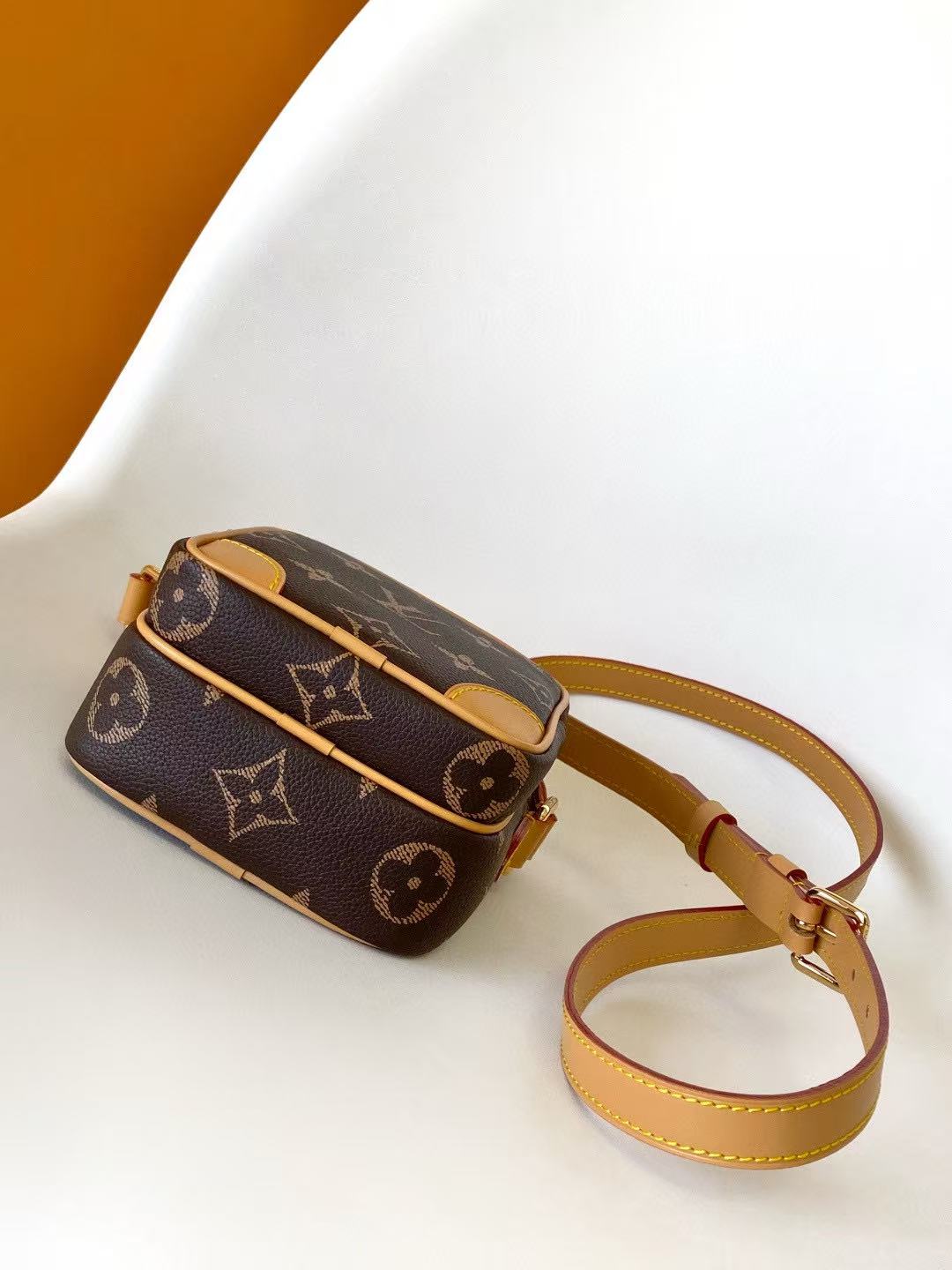 Louis Vuitton Monogram Amazon Shoulder Bag （M14014）