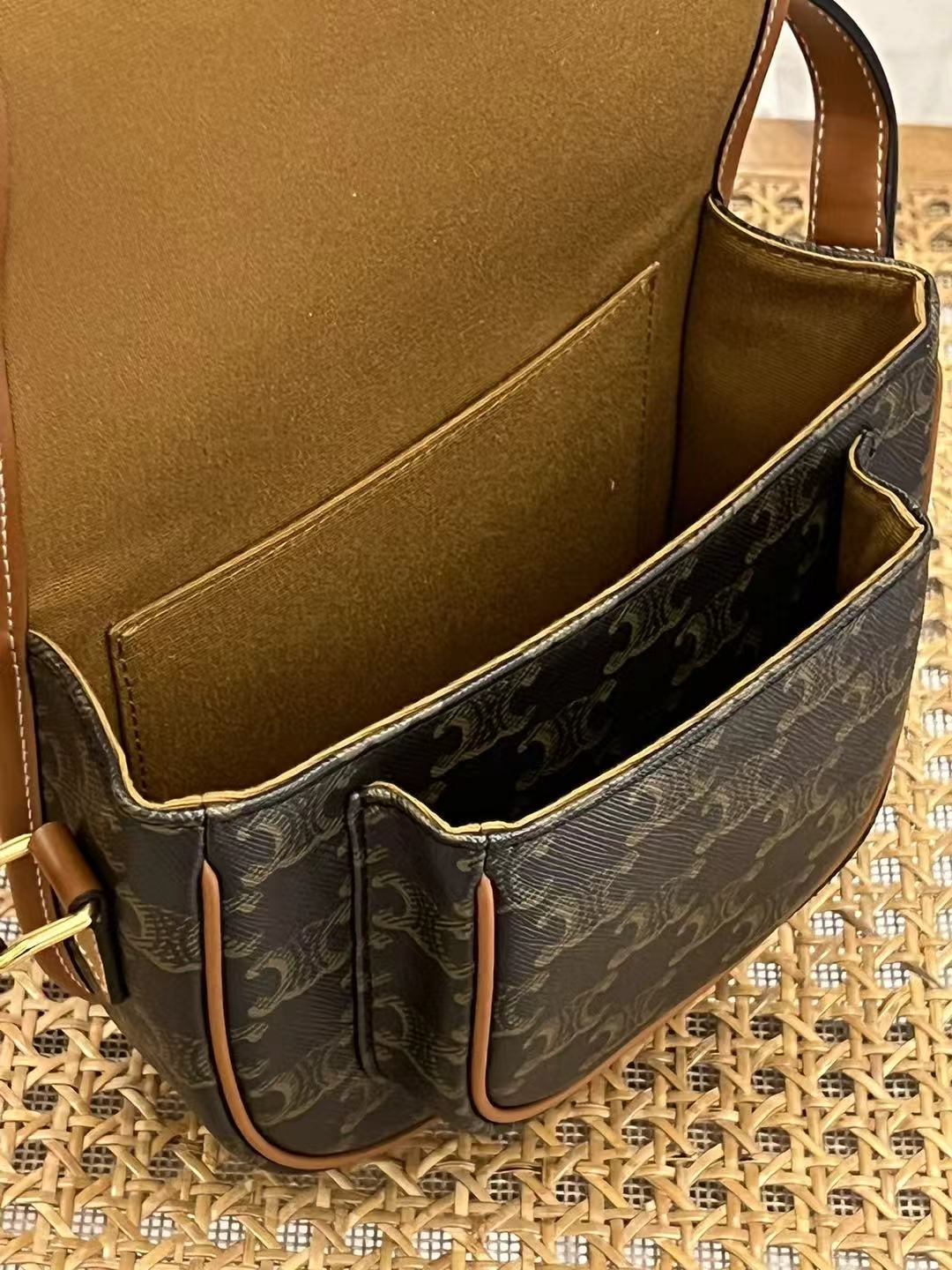 【N】CELINE Medium Folco Bag / Triomphe Canvas（191502BZJ.04LU）
