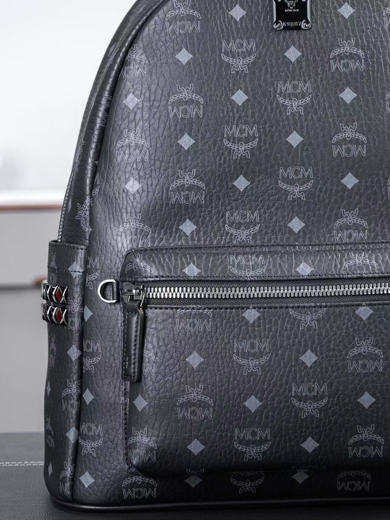 MCM MMKAAVE09BK001 Stark Side Stud Backpack（MMKAAVE09BK001）