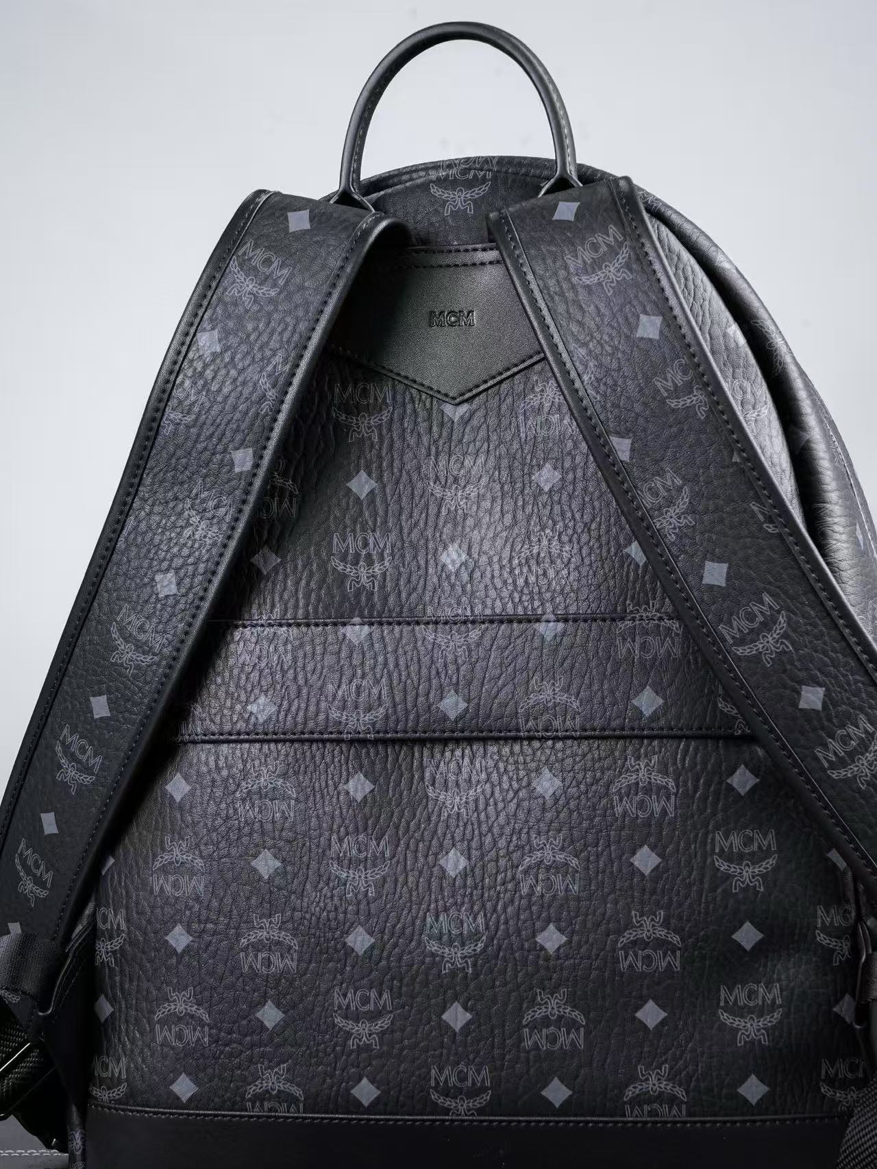 MCM MMKAAVE09BK001 Stark Side Stud Backpack（MMKAAVE09BK001）