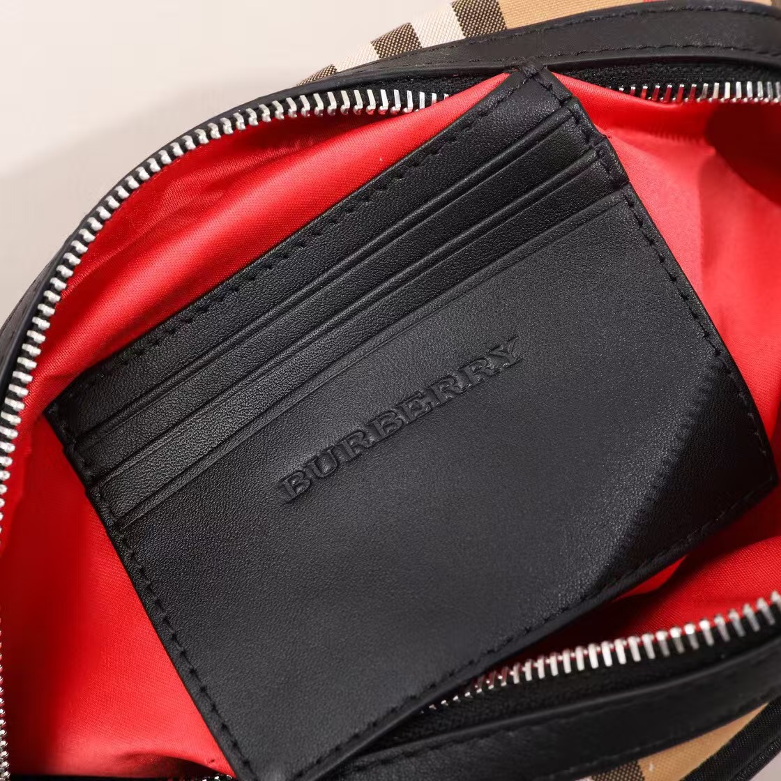 BURBERRY Vintage Check Men's Shoulder Bag / Crossbody Bag（8010152）