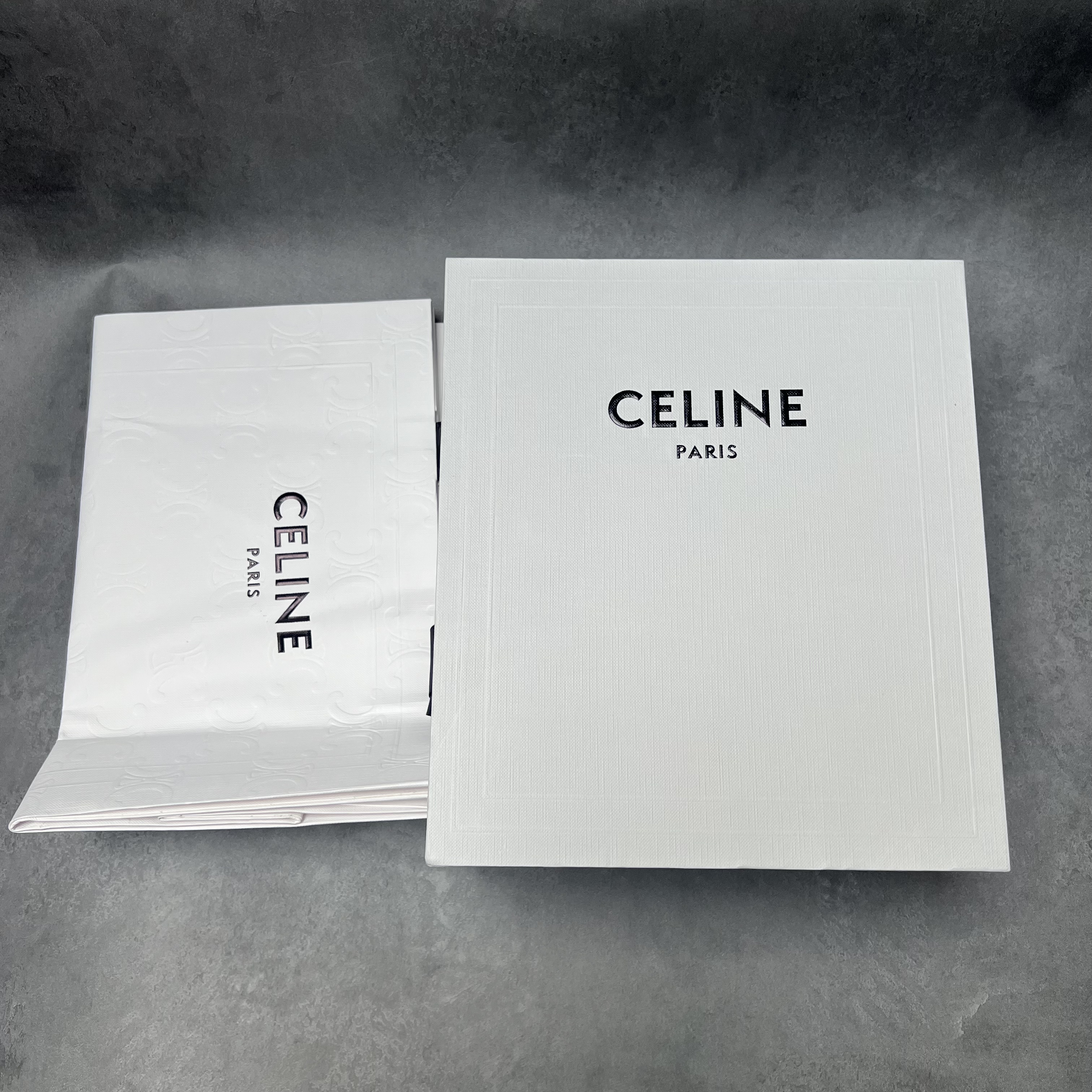 【ライブ配信中の展示品でございます】Celine Teen Triomphe Bag in Shiny Calfskin Black