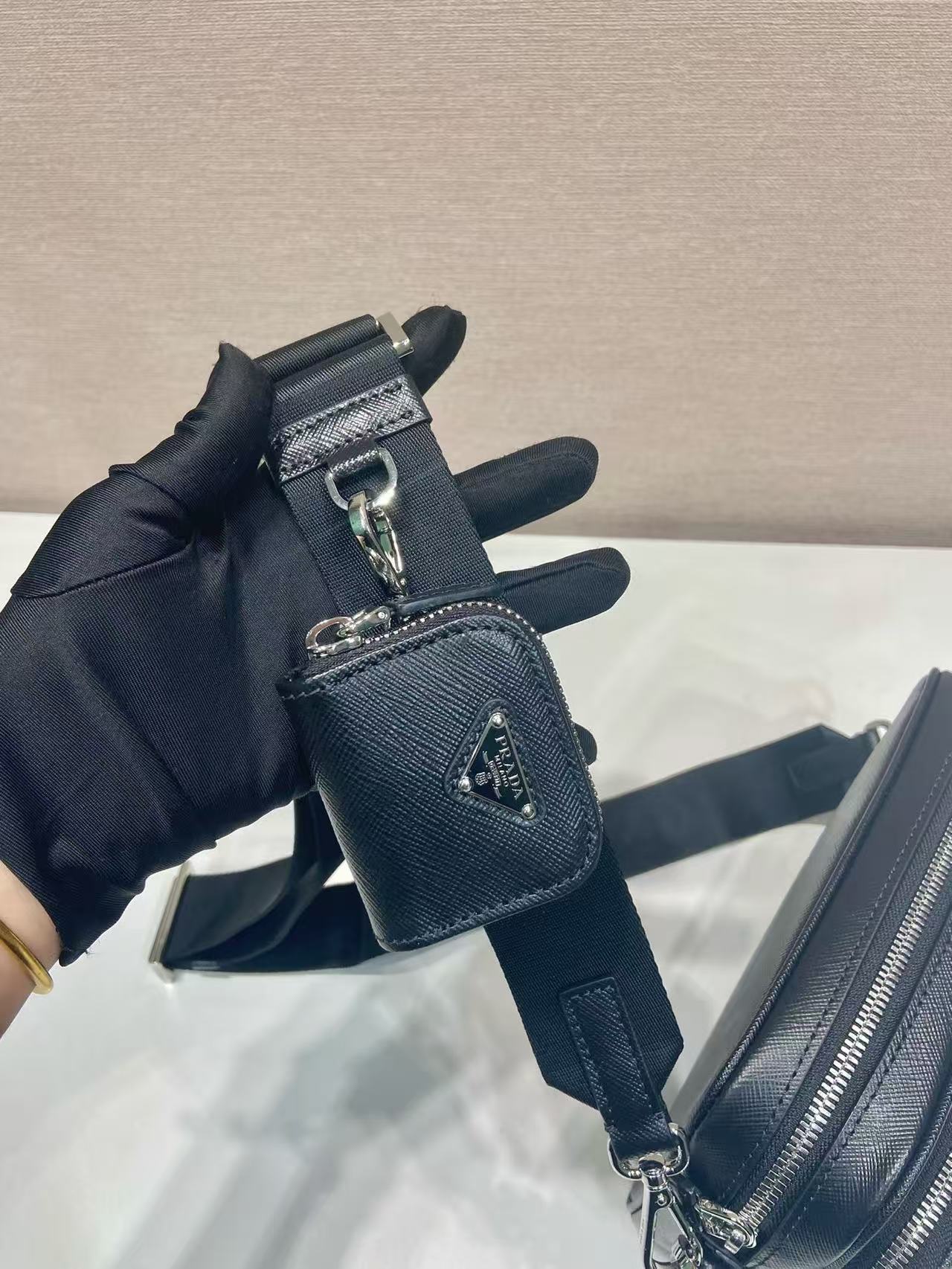 Prada Saffiano leather shoulder bag (2VH170VOOO9Z2)