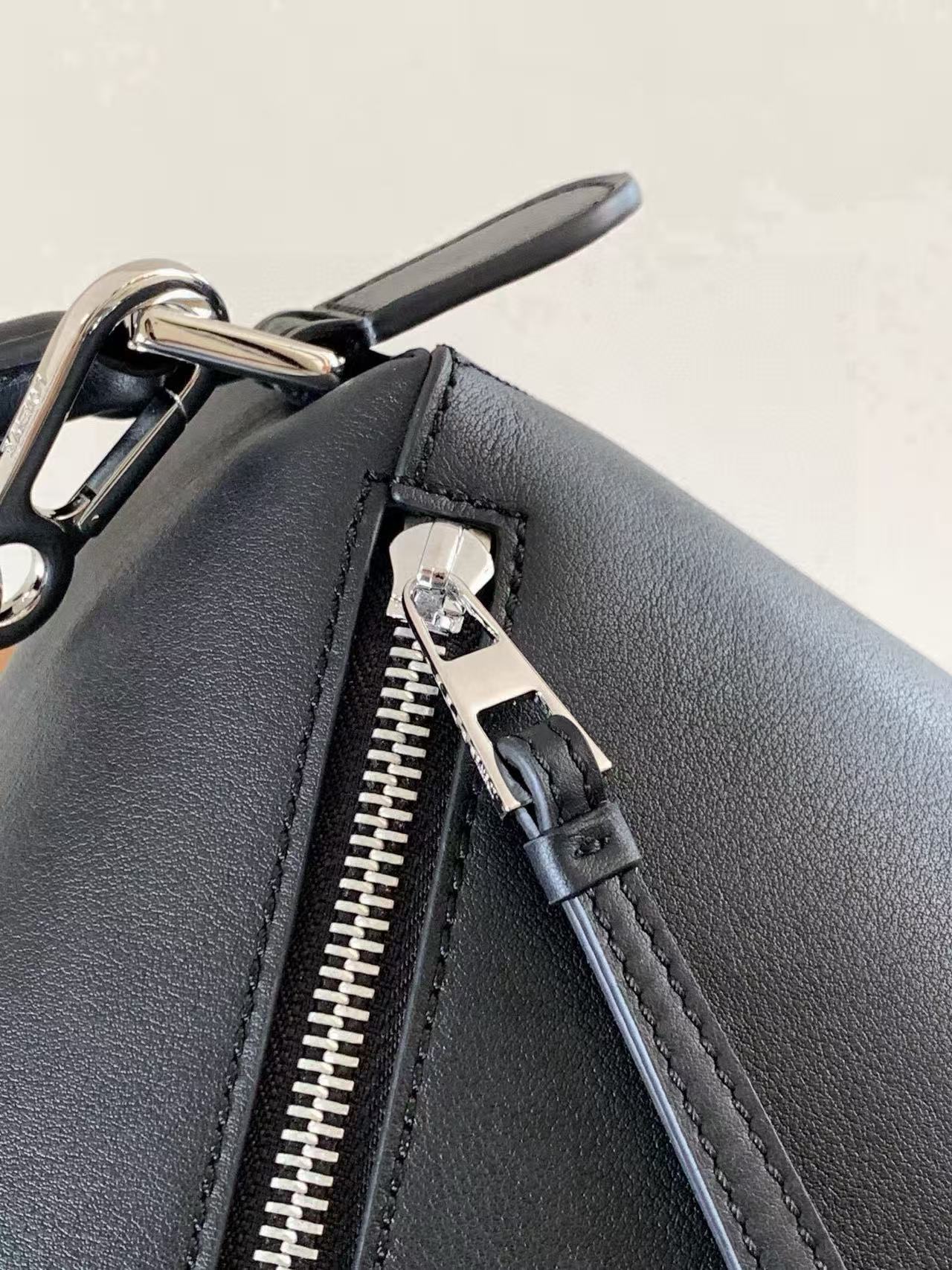 LOEWE Small classic calfskin Puzzle Edge handbag（A510P60X41-1100）