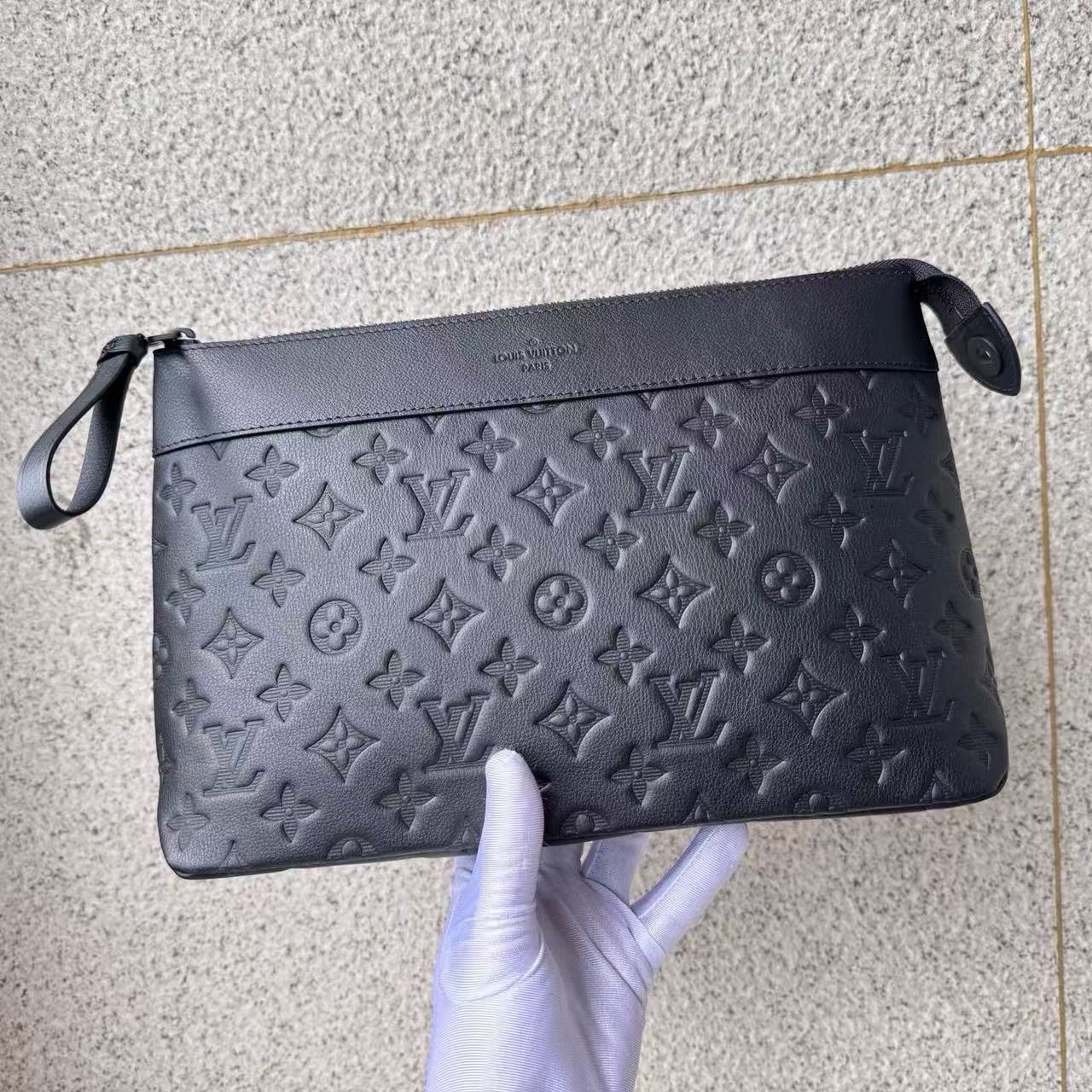 Louis Vuitton clutch/second bag M82545 (black)（M82545）