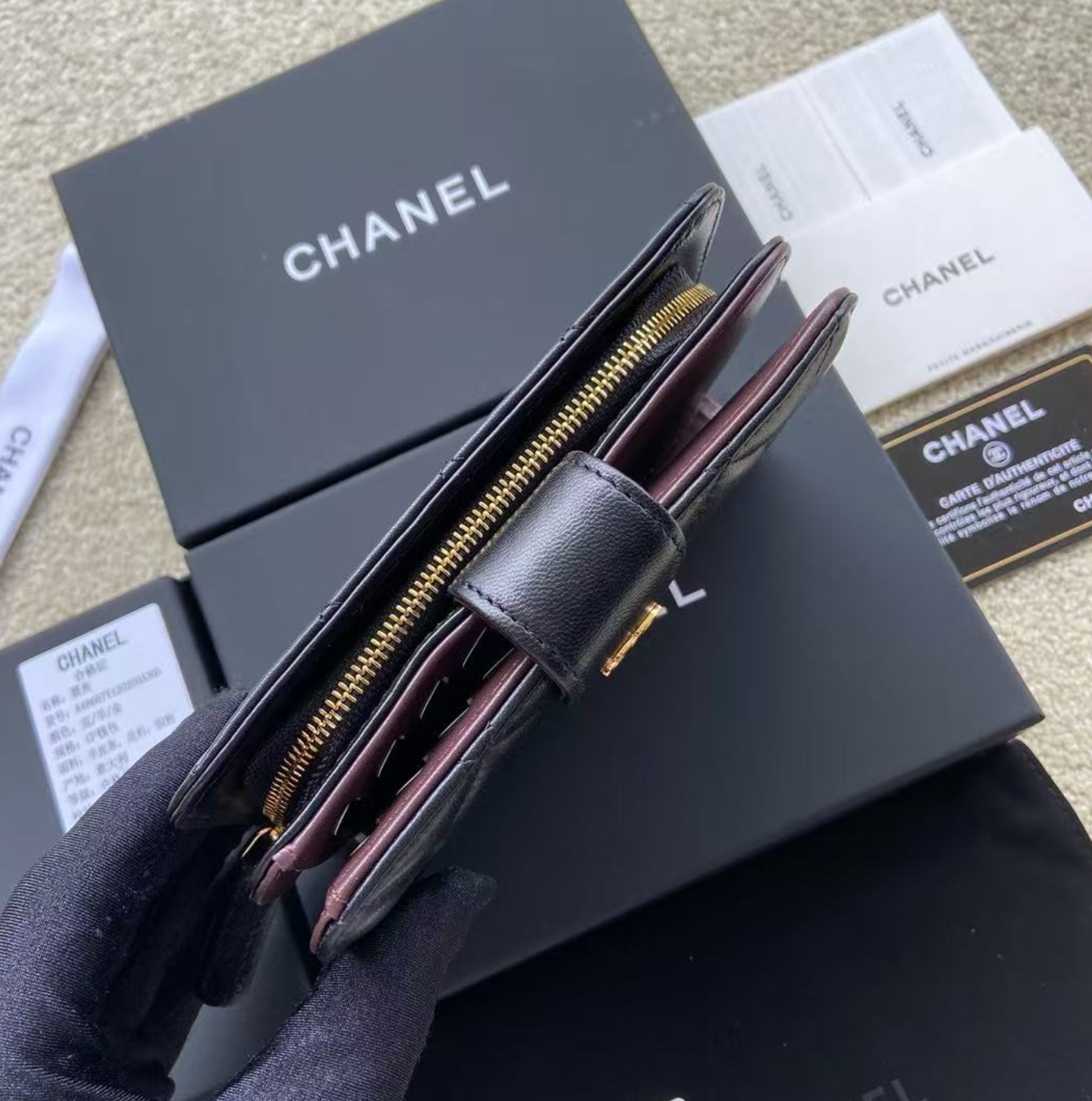 Chanel folding card holder（A48667）