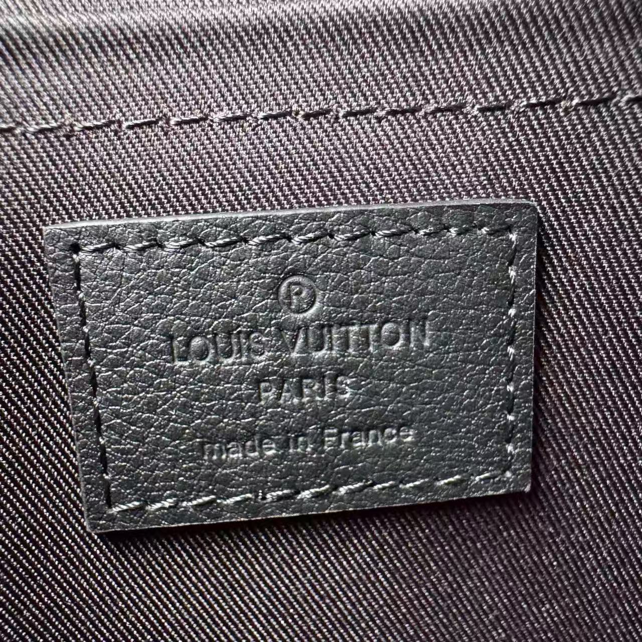 Louis Vuitton clutch/second bag M82545 (black)（M82545）