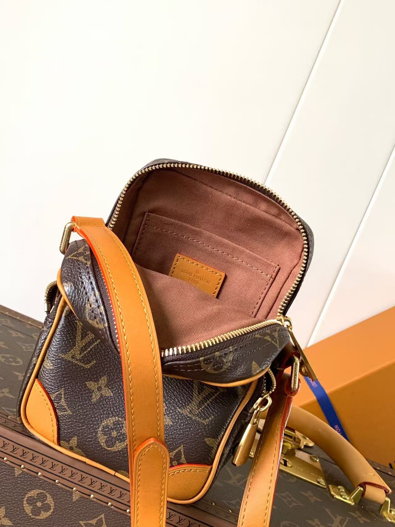 Louis Vuitton Amazon Monogram Archive（M14014）
