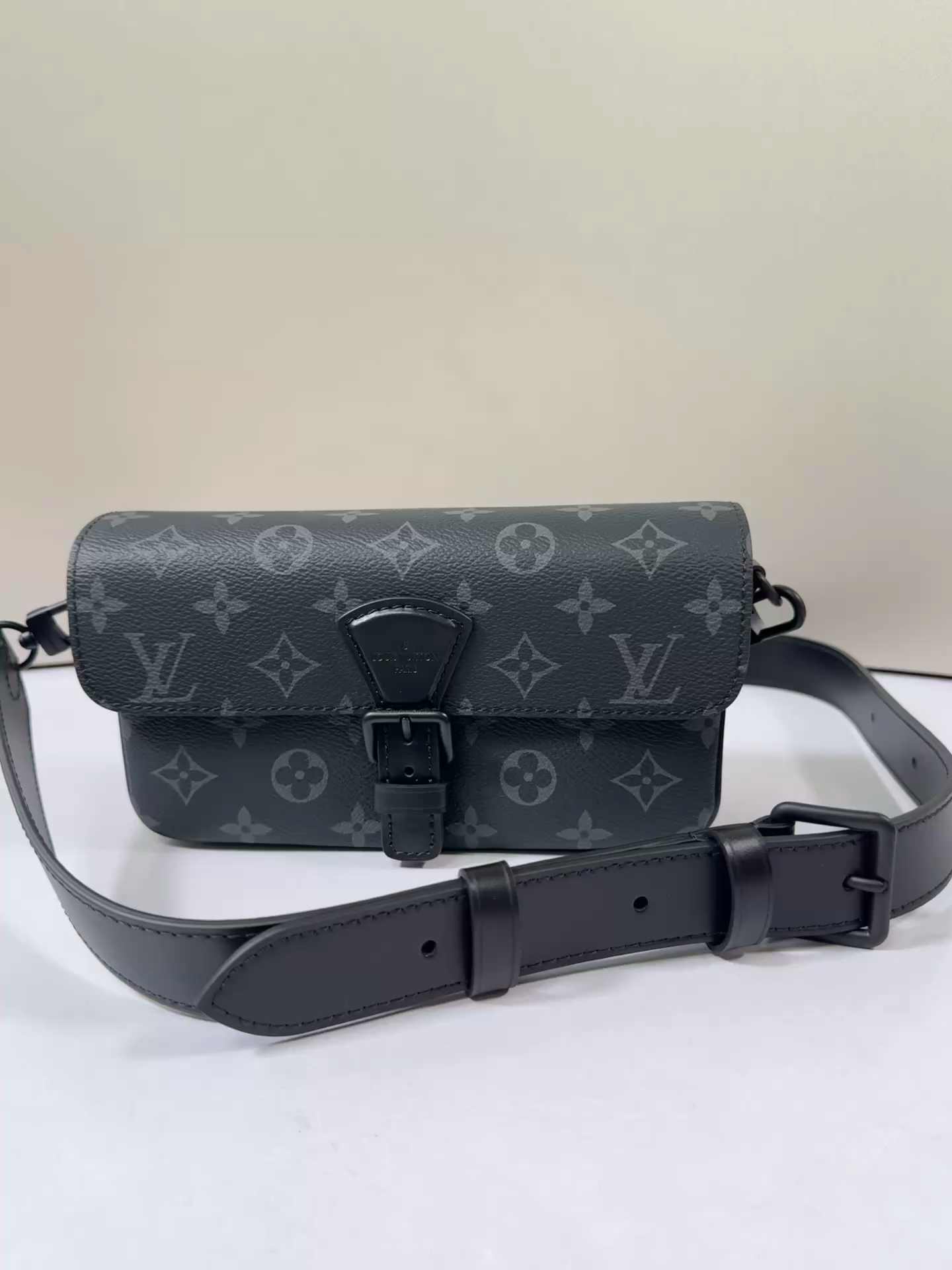 Louis Vuitton Montsouris Wearable Wallet（M83567）