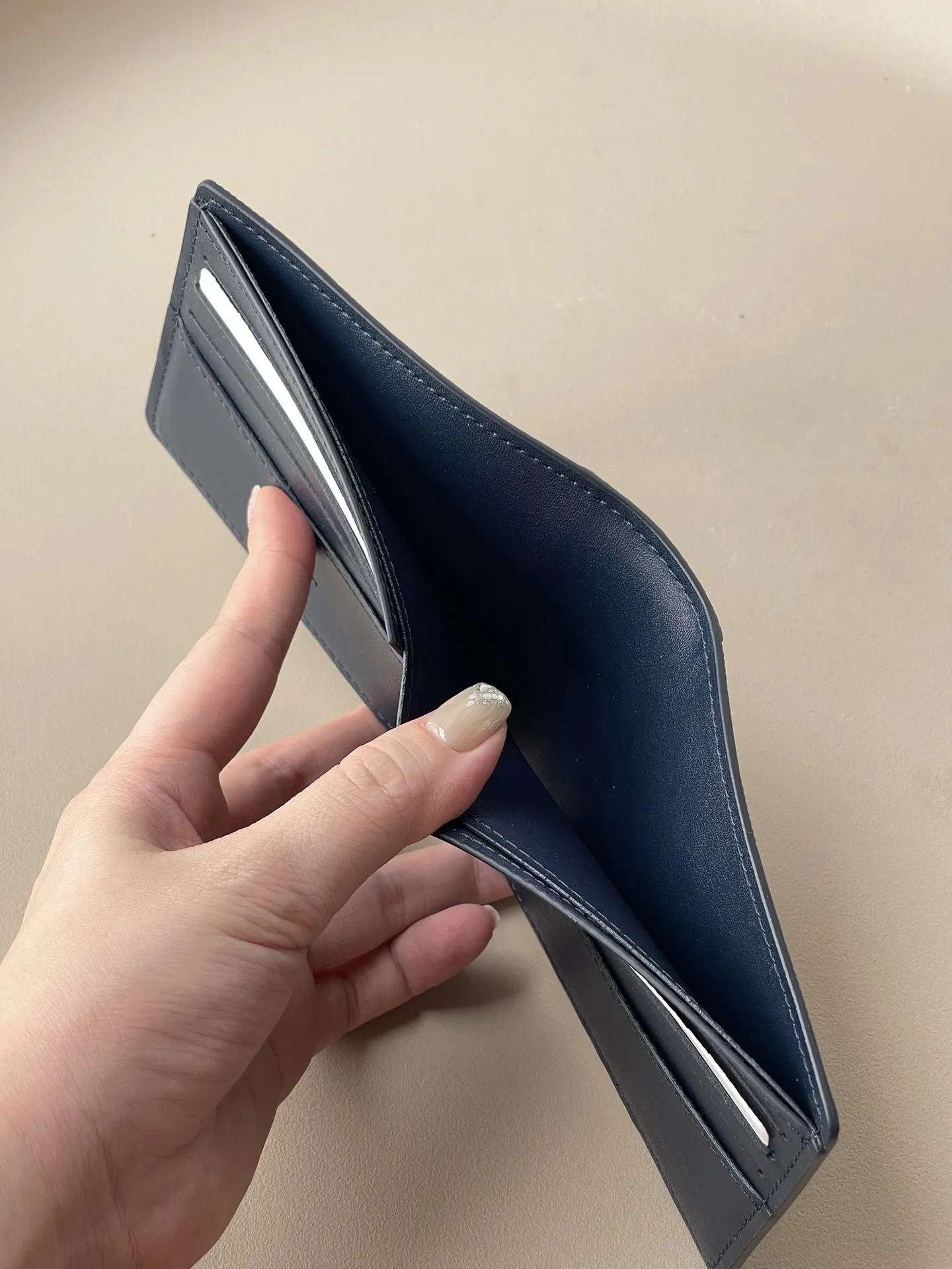 Louis Vuitton Slender Wallet（M83128）