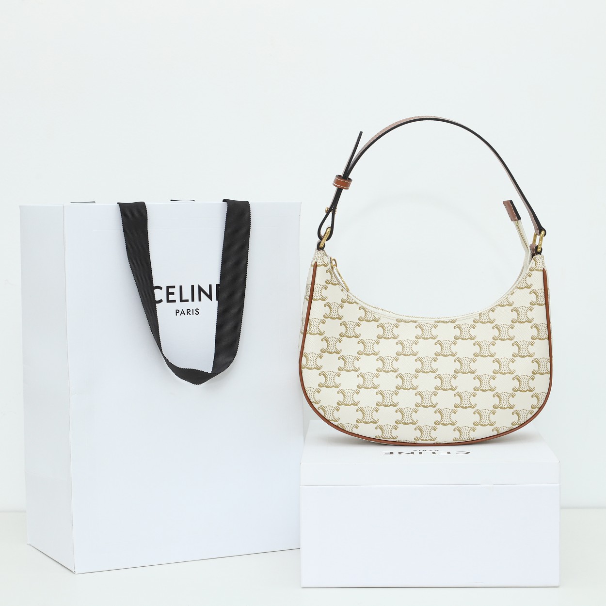 CELINE Ava Triomphe Canvas "Tan"（193952BZJ-04LU）