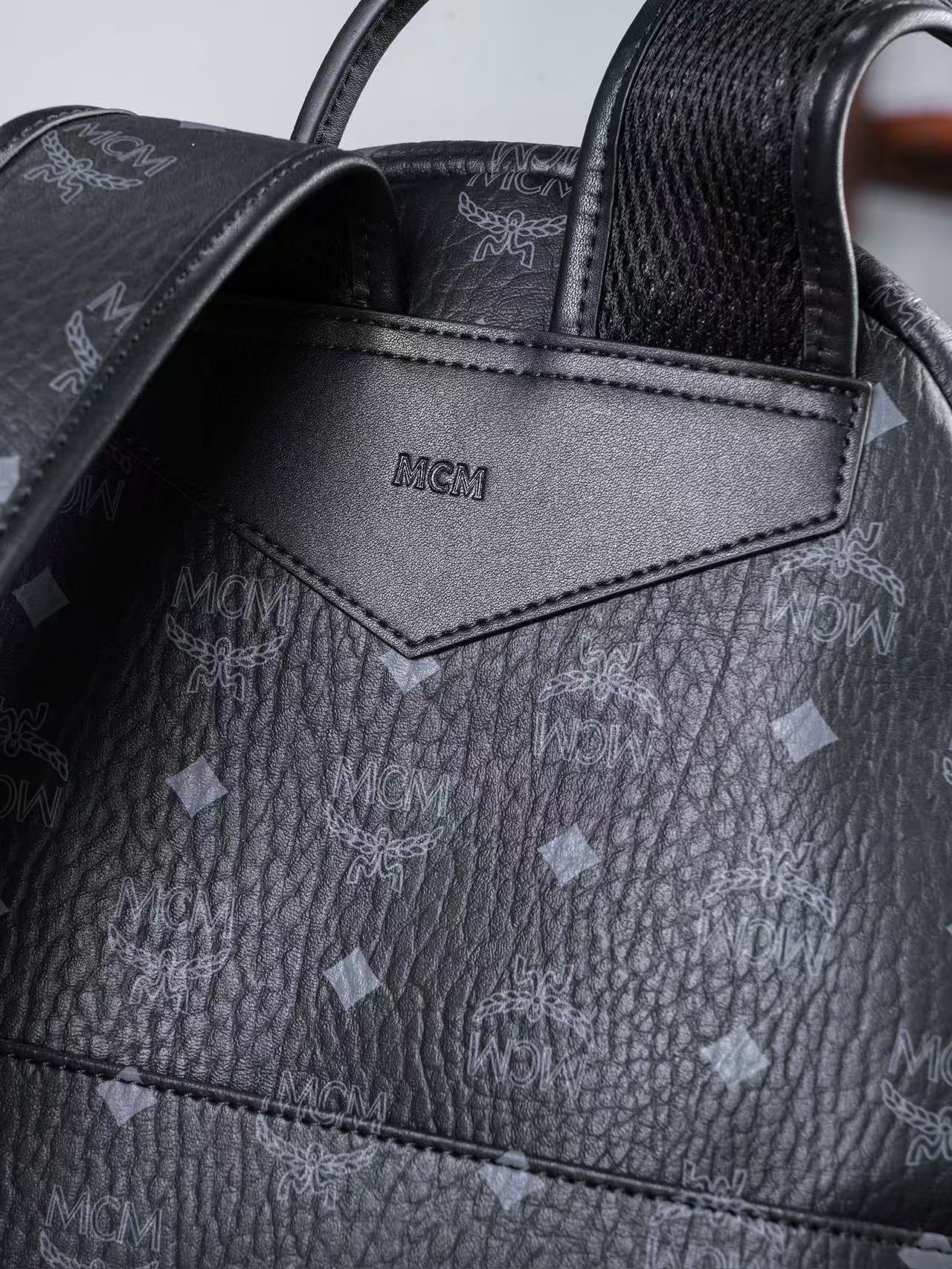 MCM MMKAAVE09BK001 Stark Side Stud Backpack（MMKAAVE09BK001）