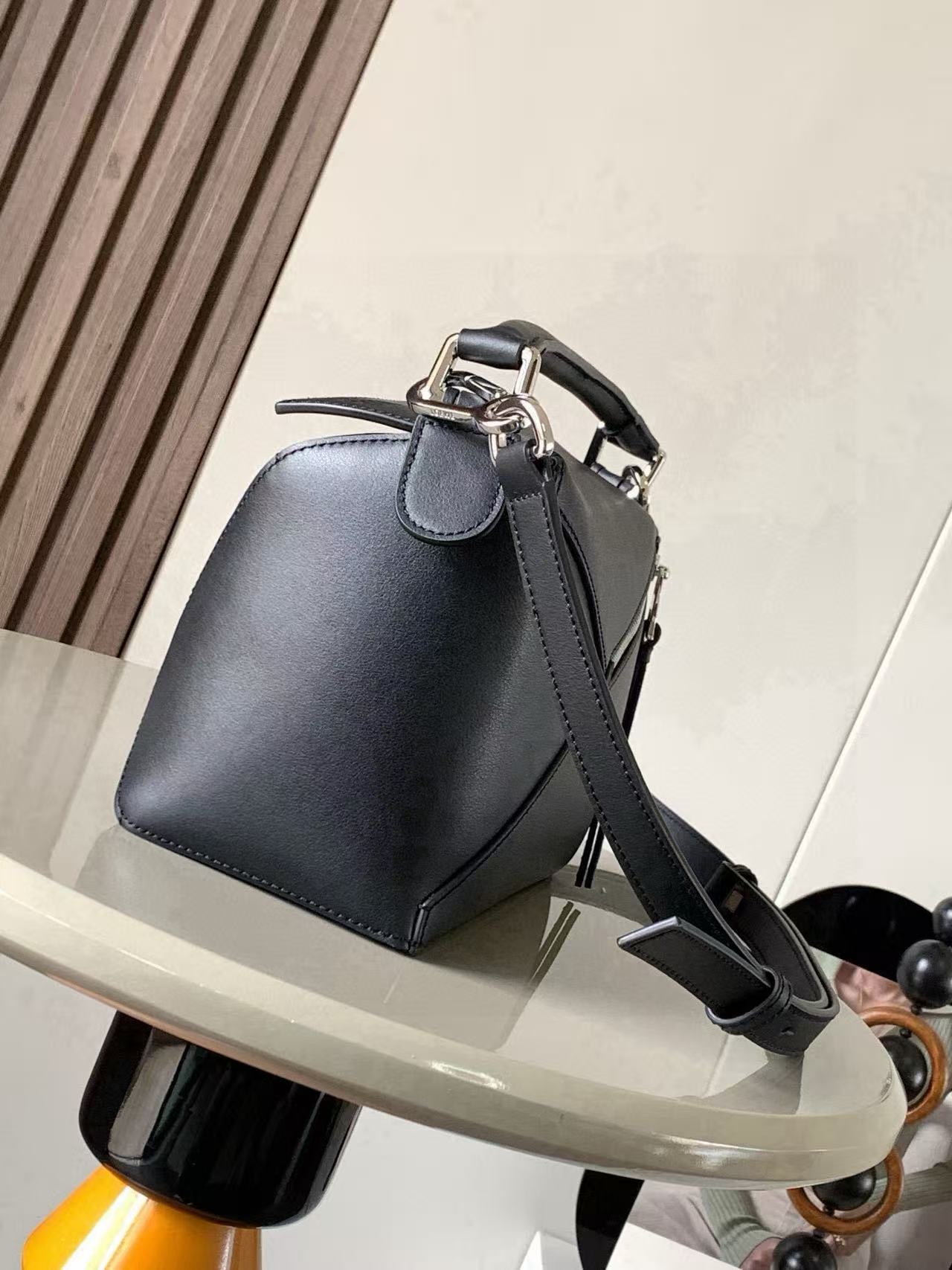 LOEWE Small classic calfskin Puzzle Edge handbag（A510P60X41-1100）