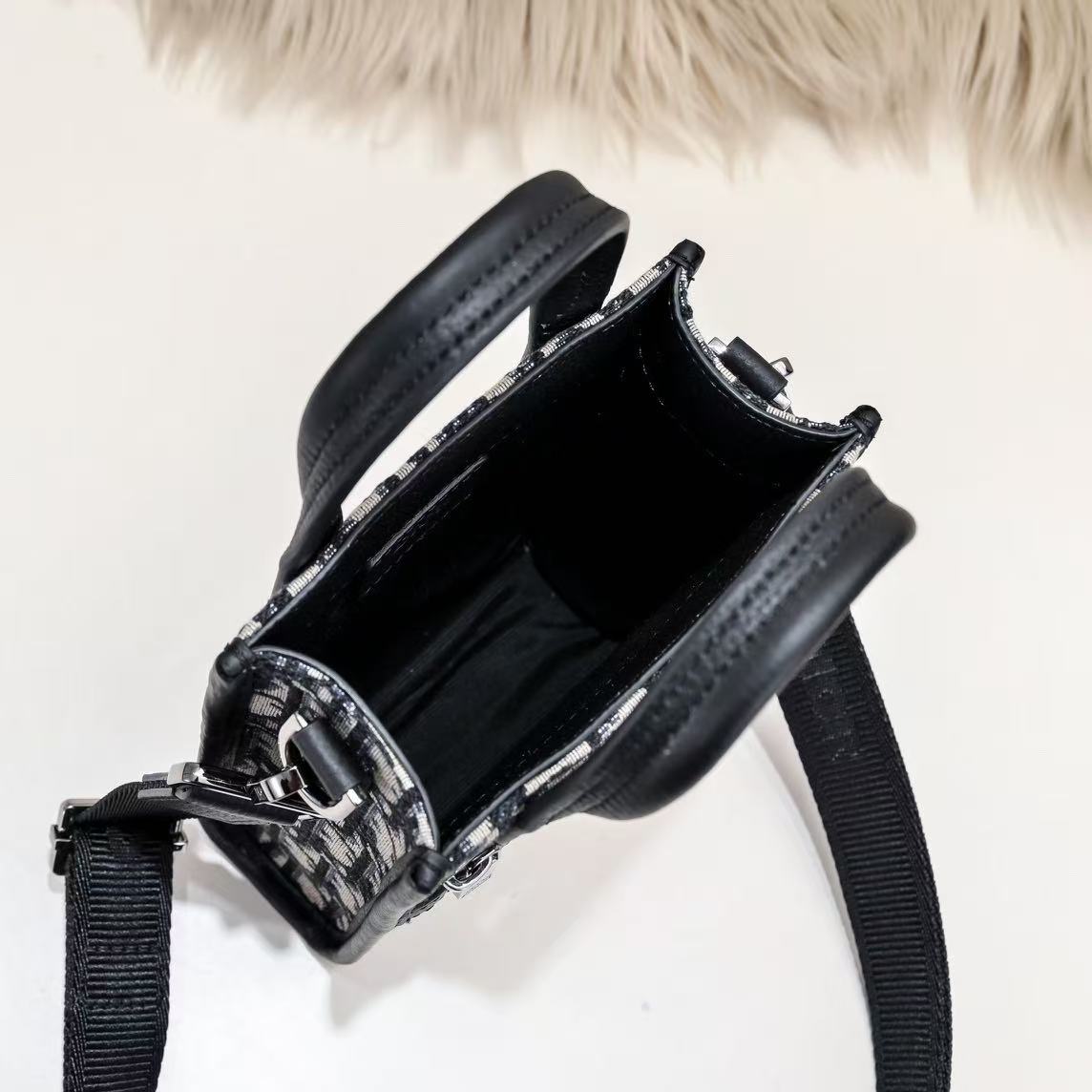 Dior Safari North-South Mini Tote Bag Dior Oblique Jacquard and Grained Calfskin "Beige/Black"（2ESWS017YKY_H27E）