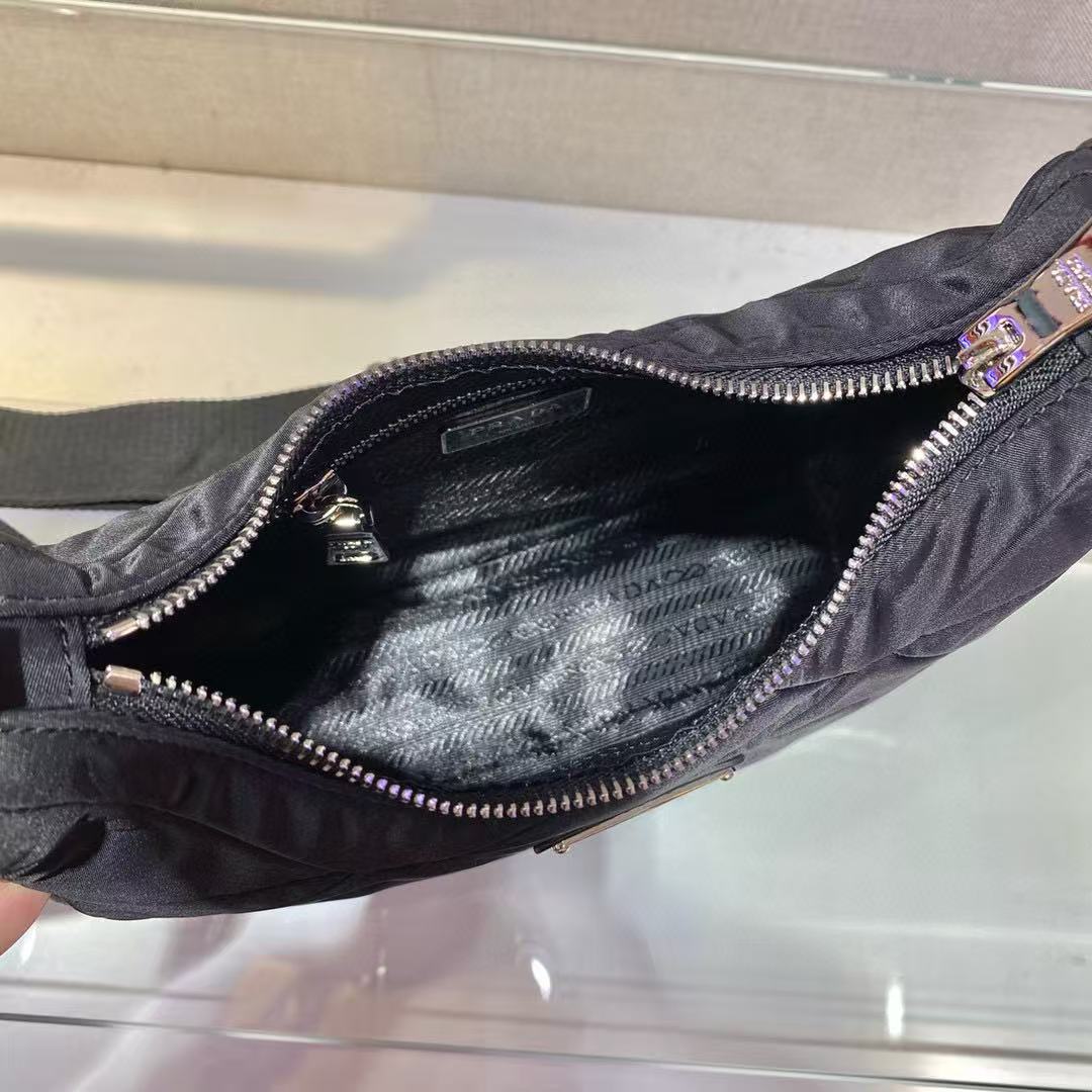 PRADA Padded Re-Nylon Shoulder Bag "Black"( 1BC151_RDJN_F0002_V_D9M)
