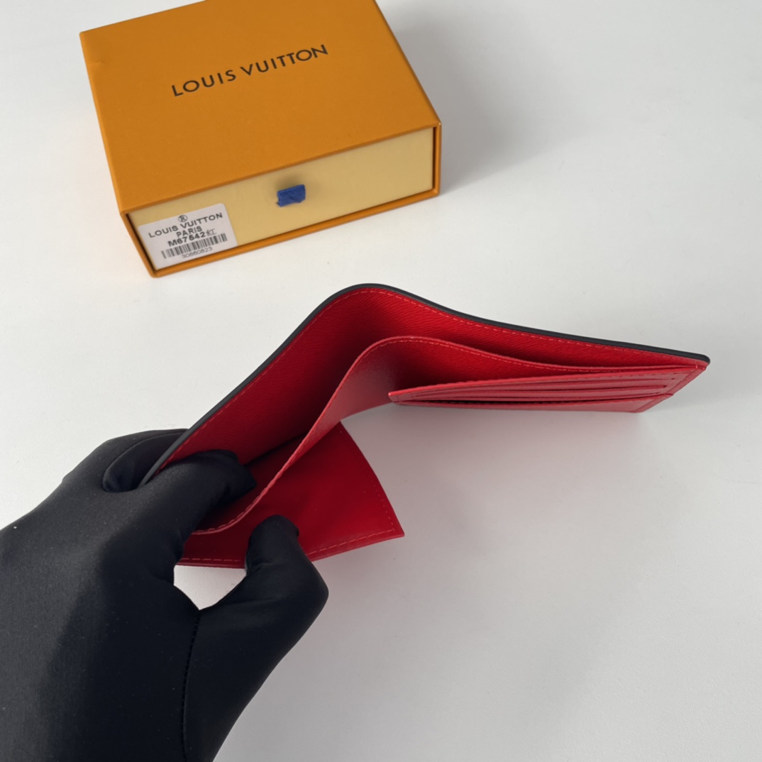 Louis Vuitton x Supreme Portefeuille Brazza "Red"(M67542）