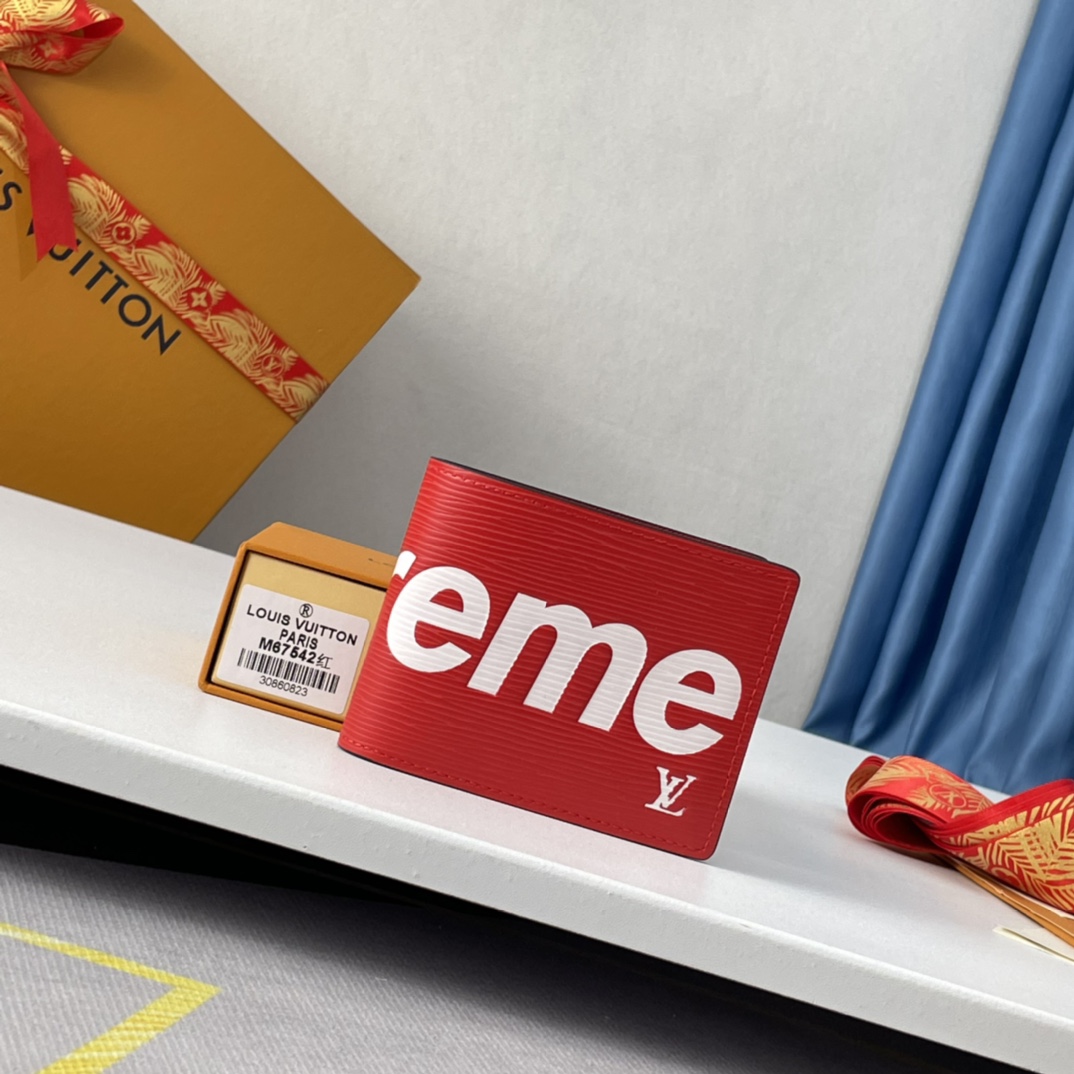 Louis Vuitton x Supreme Portefeuille Brazza "Red"(M67542）