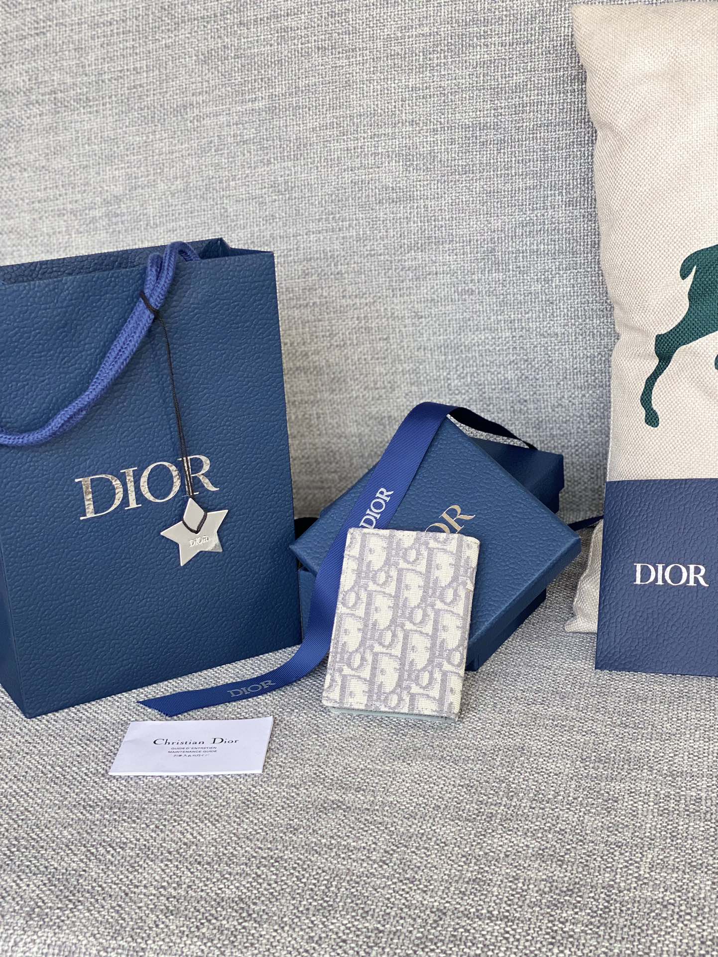 Dior folding card holder（2ESCH138YSE-H03E）