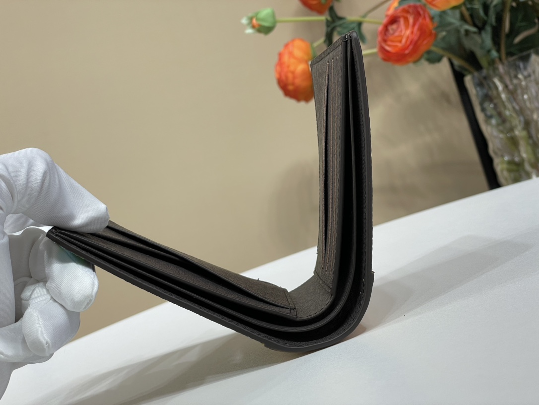 Louis Vuitton wallet (M83334）