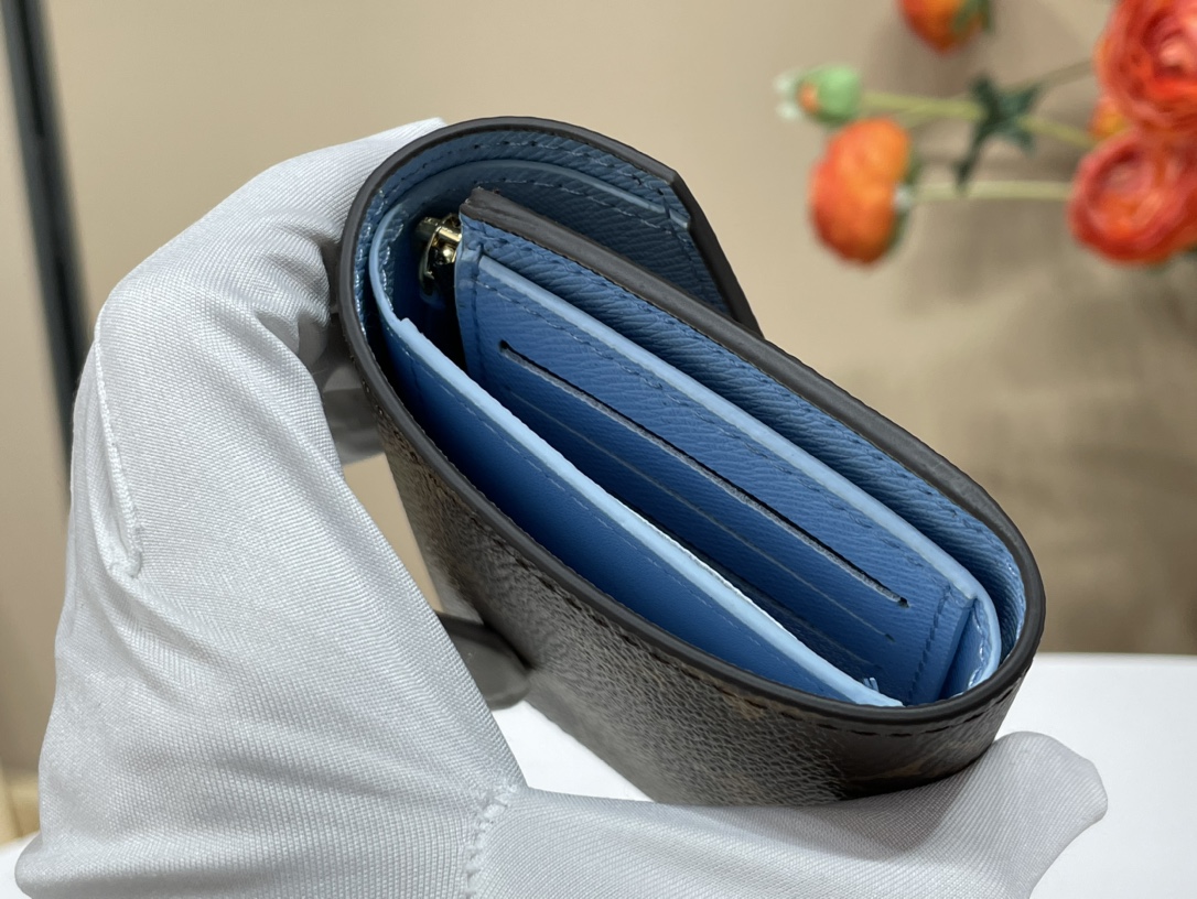 Louis Vuitton wallet (M62472-1）