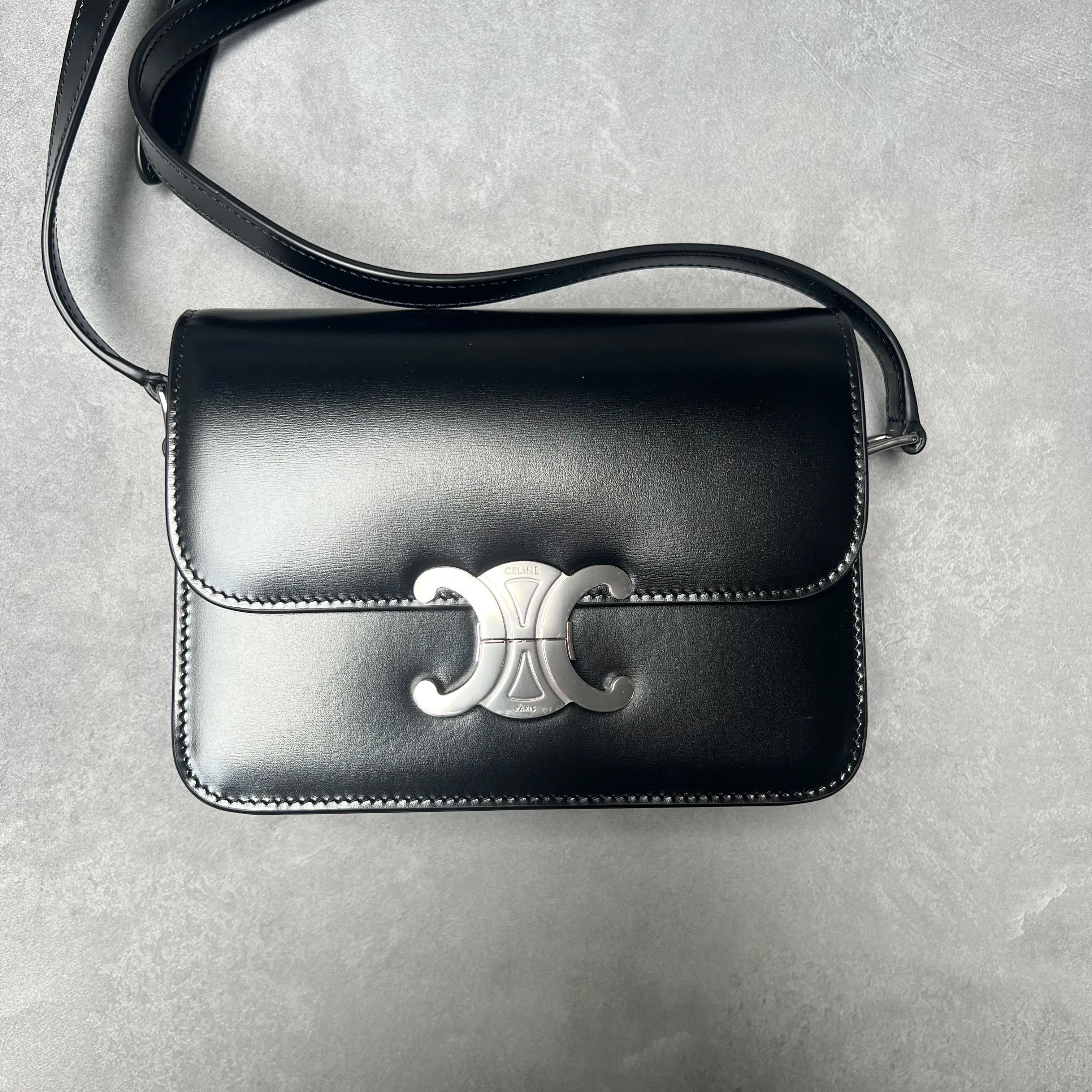 【ライブ配信中の展示品でございます】Celine Teen Triomphe Bag in Shiny Calfskin Black