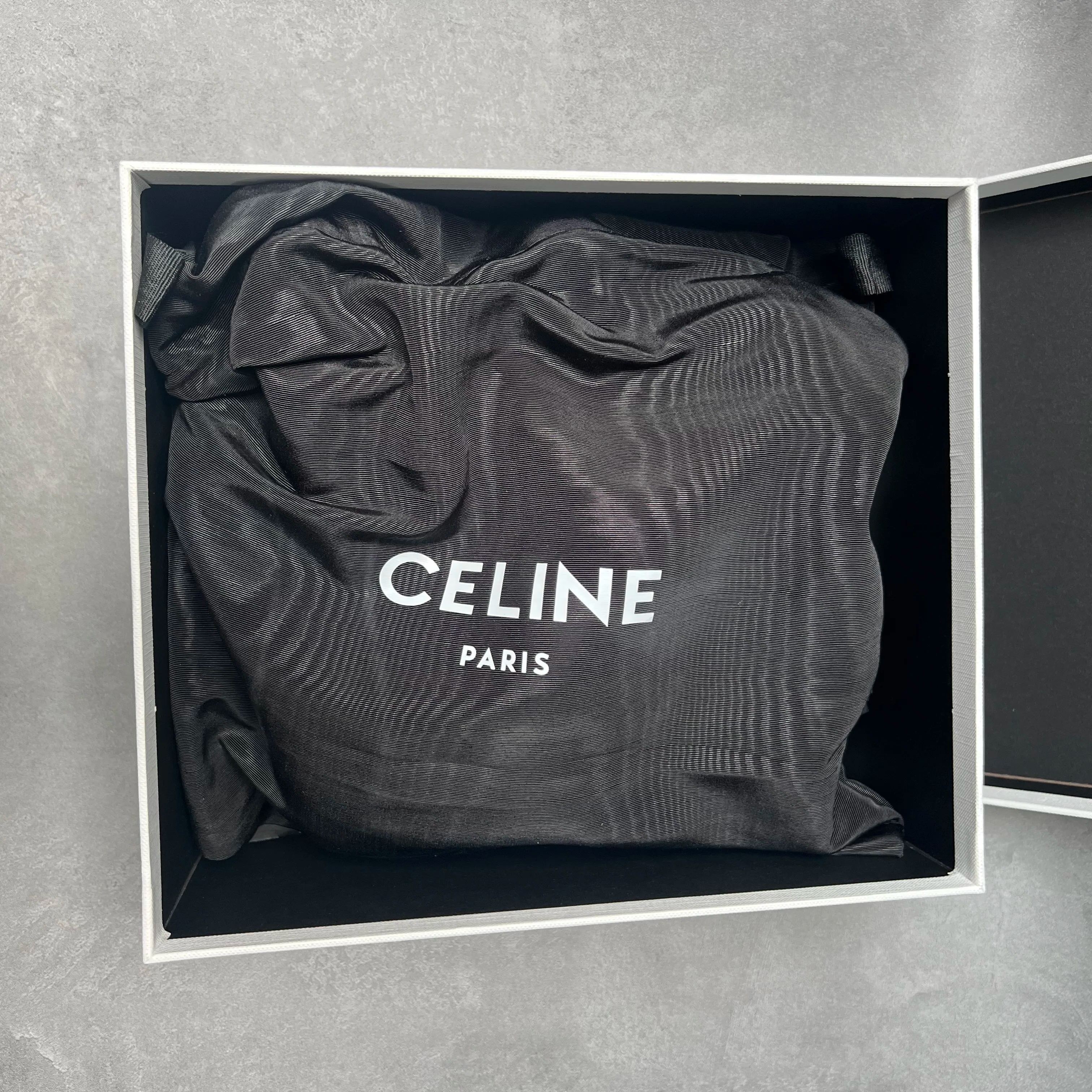 【ライブ配信中の展示品でございます】Celine Teen Triomphe Bag in Shiny Calfskin Black