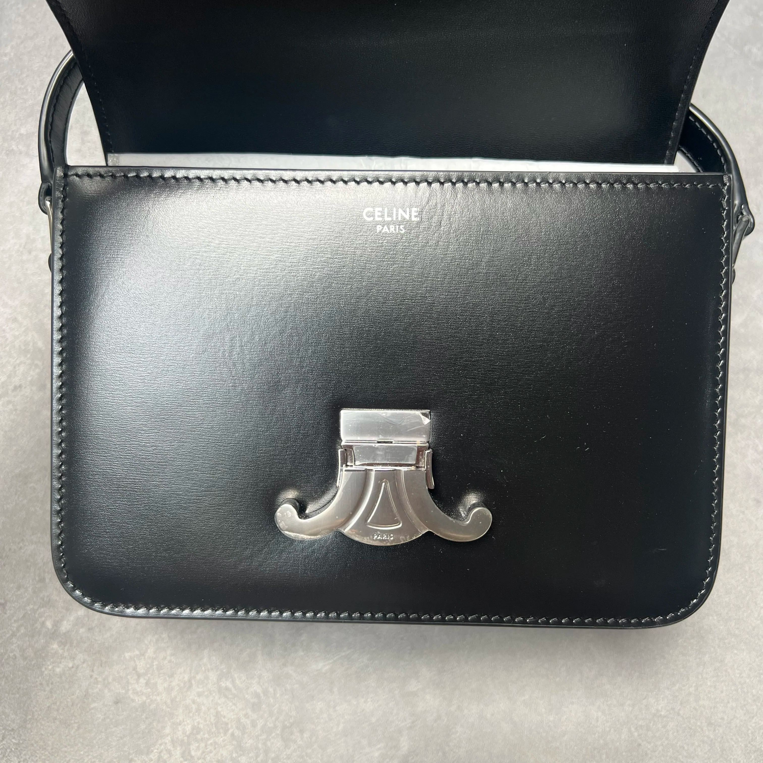 【ライブ配信中の展示品でございます】Celine Teen Triomphe Bag in Shiny Calfskin Black