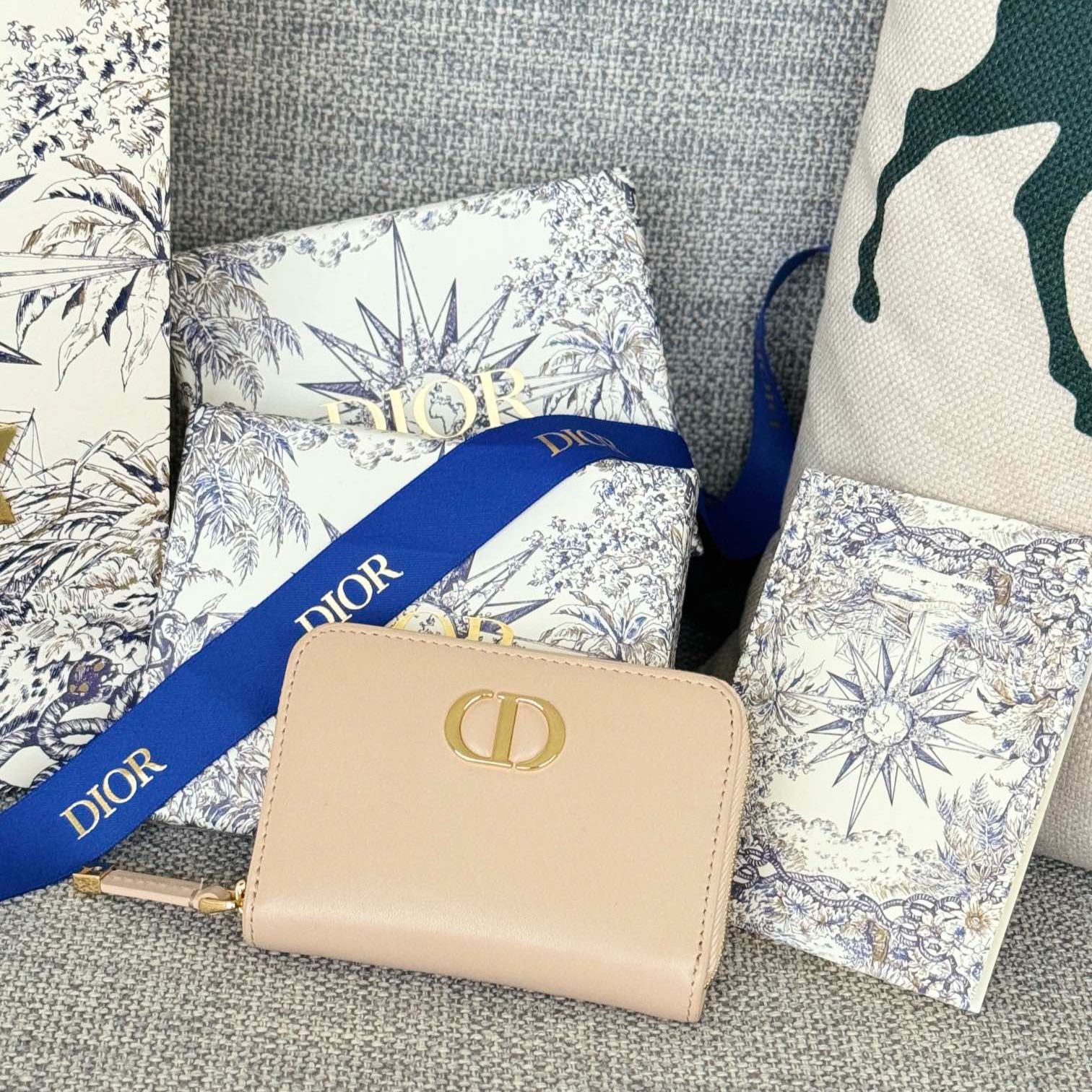 Dior Caro Leather Coin Case（A3336156）