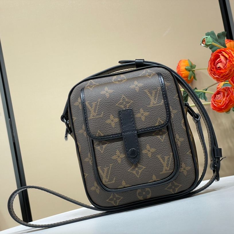 Louis Vuitton Christopher Wearable Wallet（M69404）