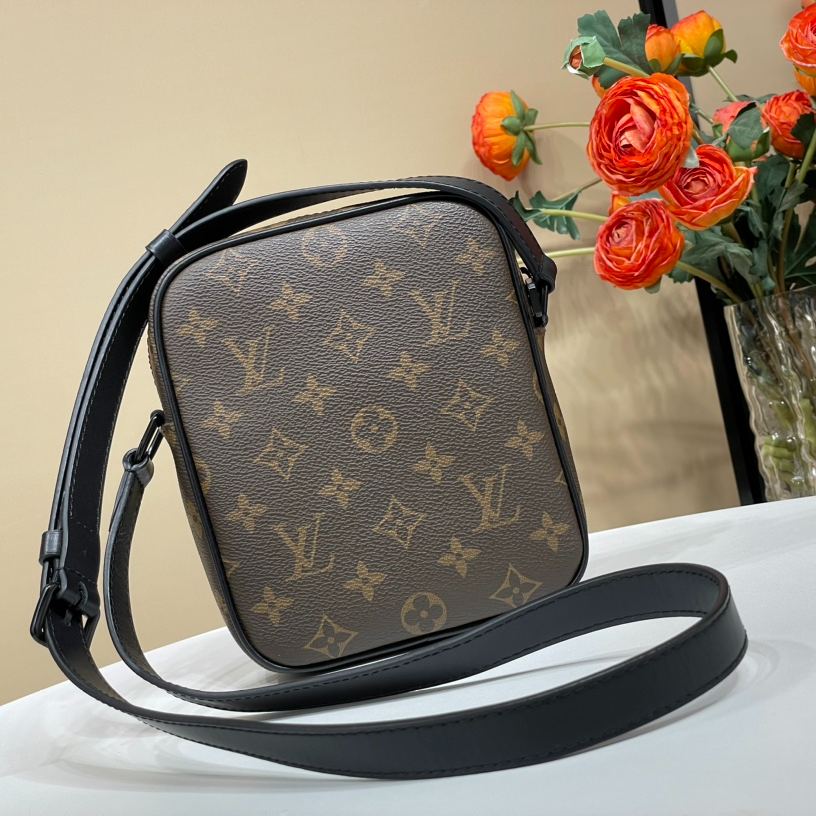 Louis Vuitton Christopher Wearable Wallet（M69404）