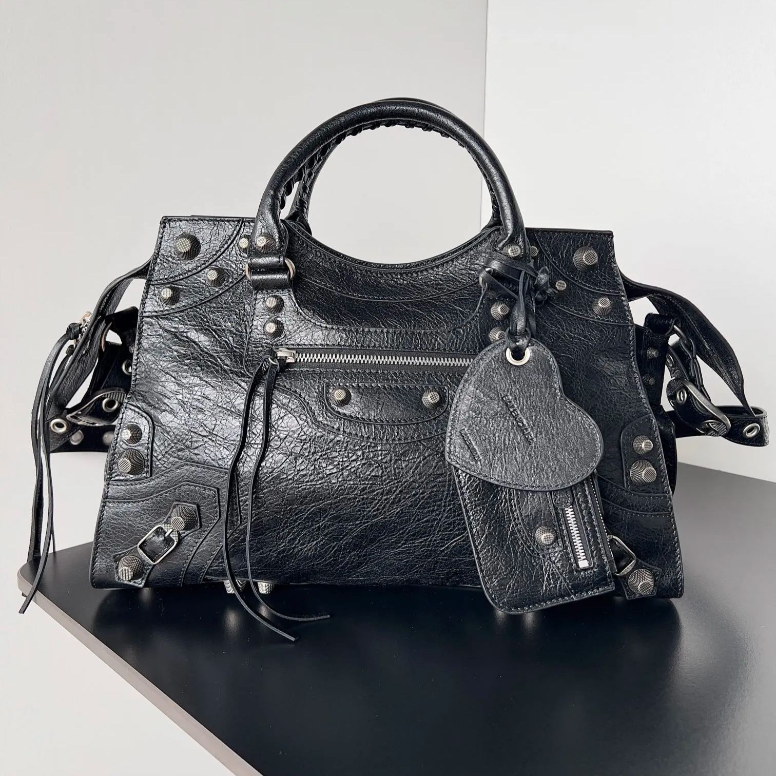 Balenciaga Neo Cagoule Convertible Shoulder Bag（700940210B01000）