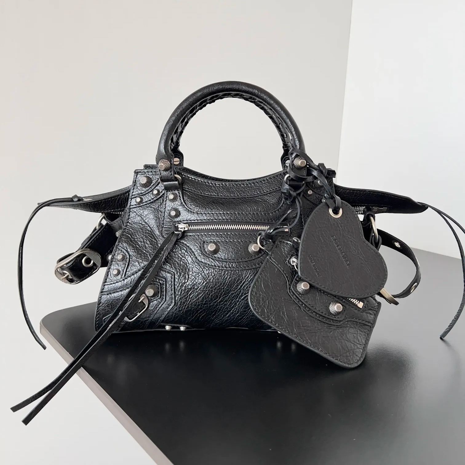 Balenciaga Neo Cagoule Convertible Shoulder Bag（700940210B01000）