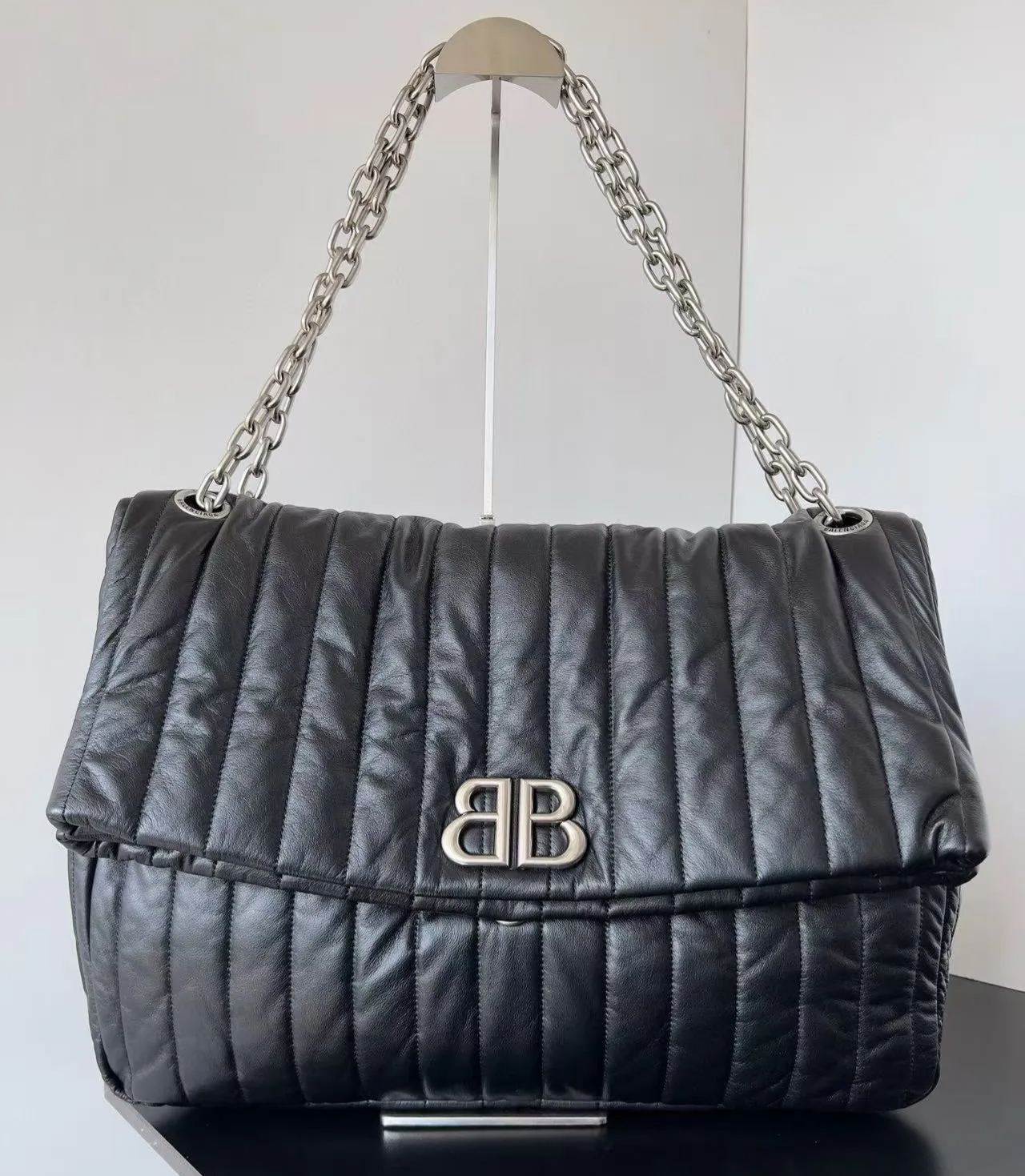 BALENCIAGA Black leather MEDIUM MONACO CHAIN BAG（7659452AASE1000）