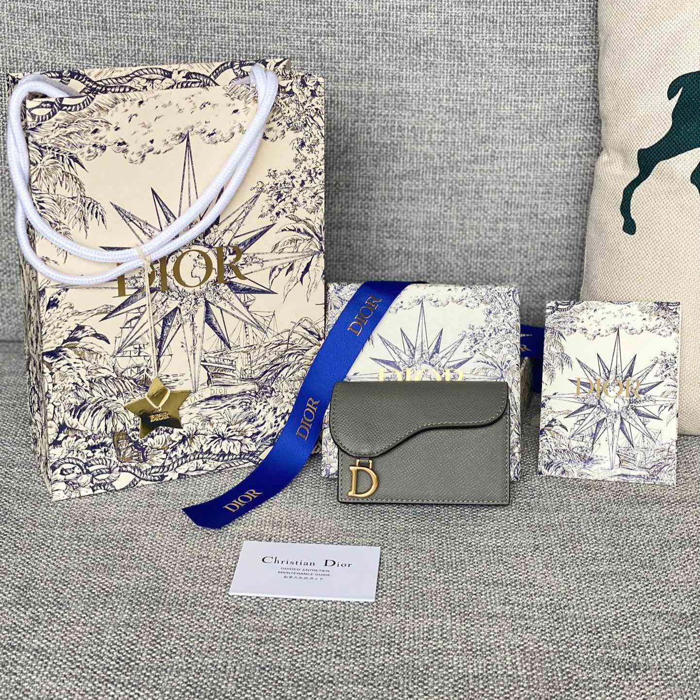 Dior goatskin saddle flap card holder（S5611CCEH-M01Z）