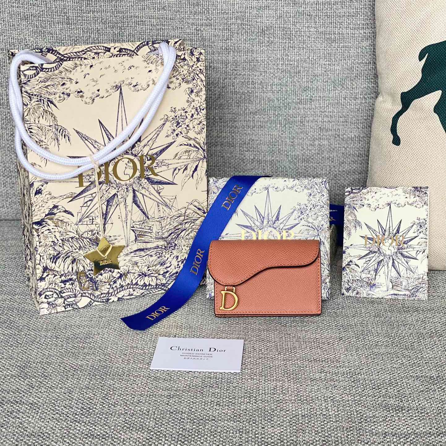 Dior goatskin saddle flap card holder（S5611CCEH-M01Z）