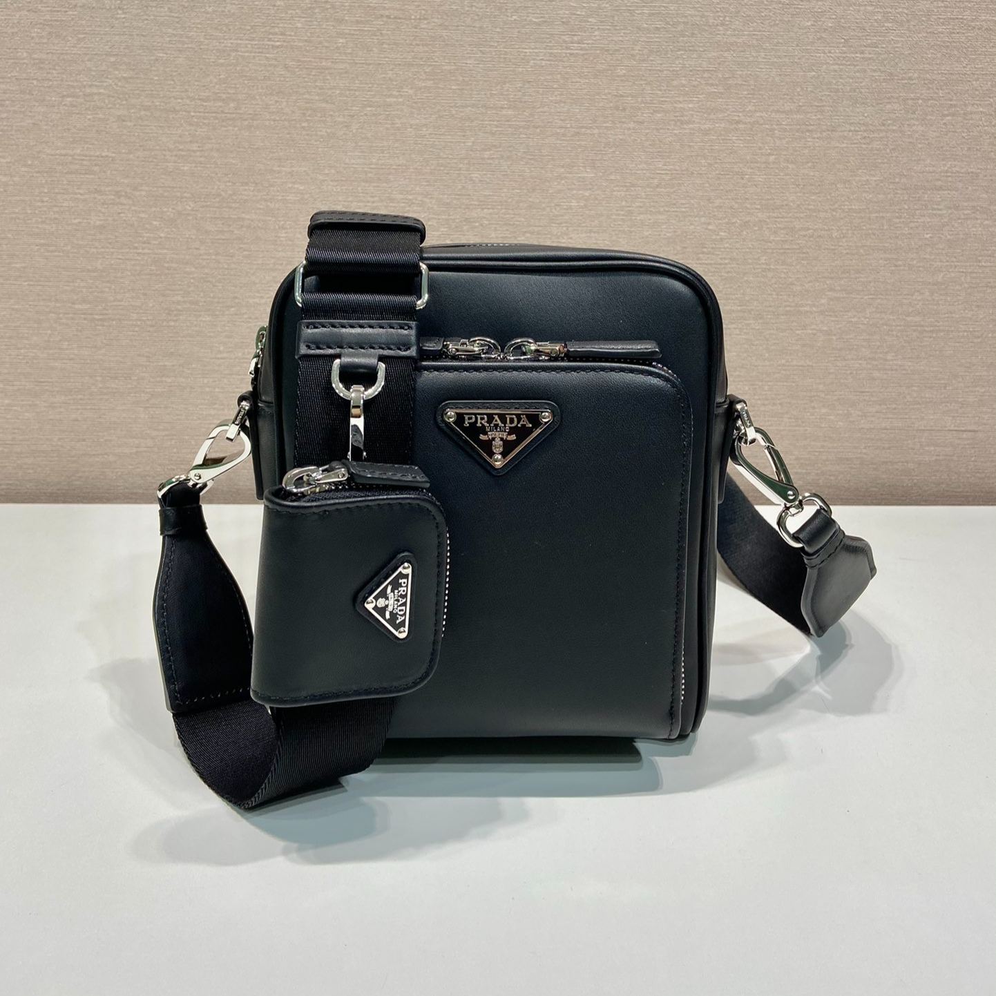 Prada logo leather shoulder bag (2VH168_2DDJ_F0002_V_OOO)