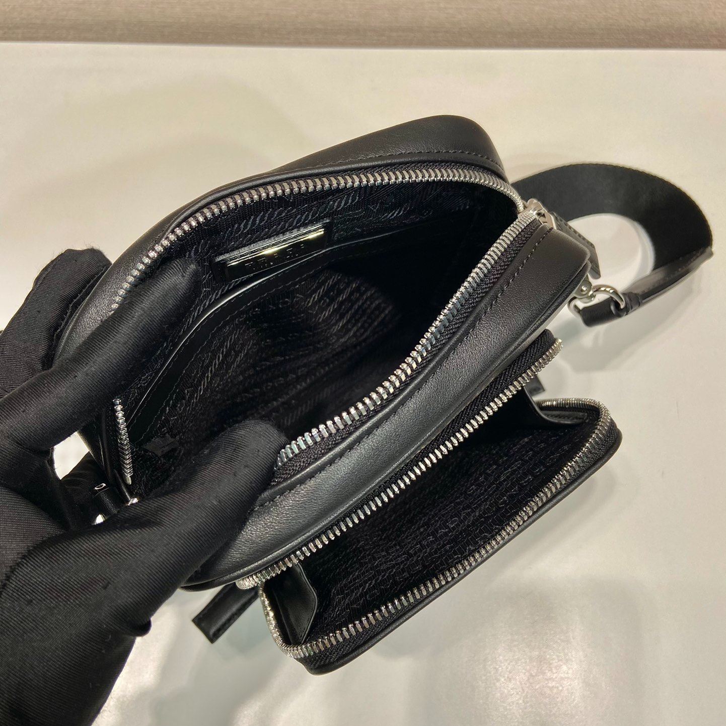 Prada logo leather shoulder bag (2VH168_2DDJ_F0002_V_OOO)